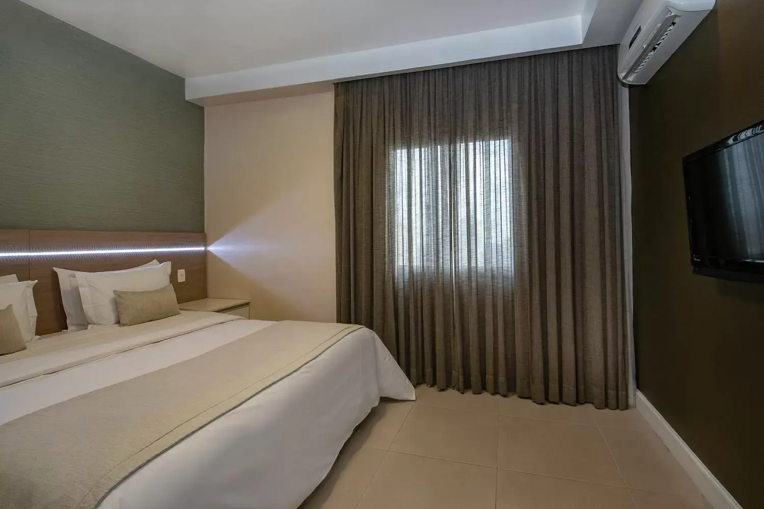 Bedroom, Bed in Hotel Adrianópolis All Suites