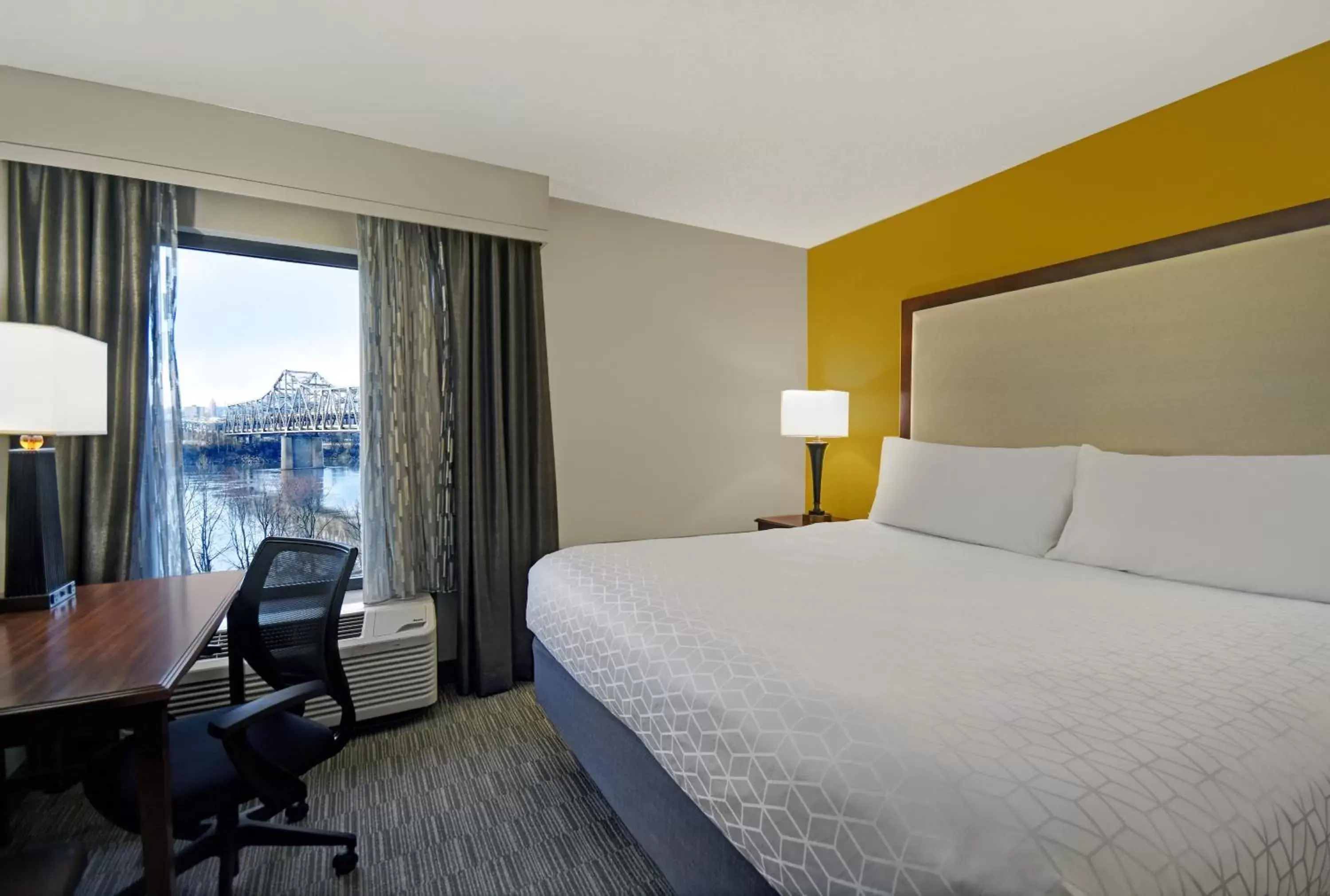 Photo of the whole room, Bed in Holiday Inn Express & Suites Cincinnati Riverfront, an IHG Hotel