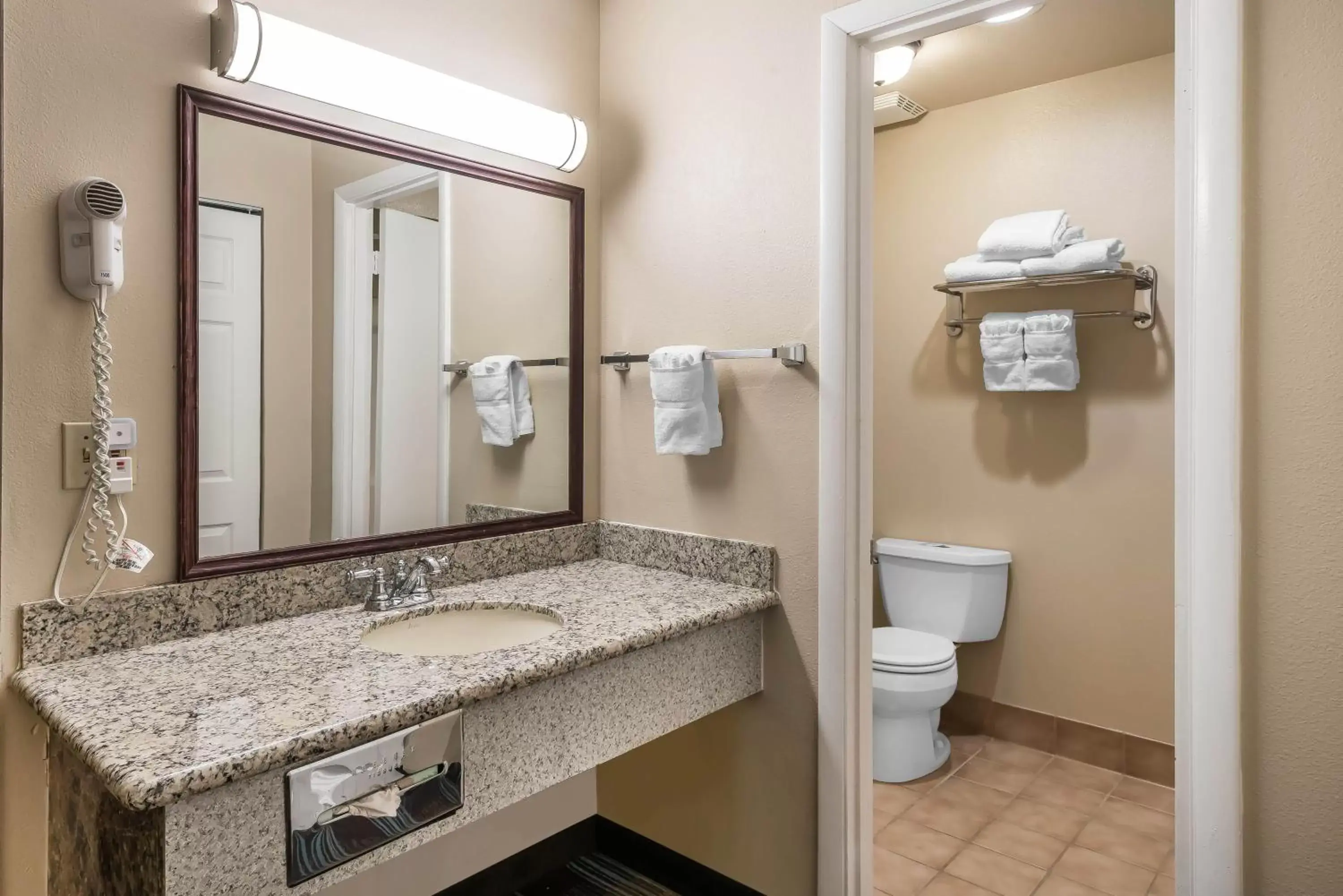 Bathroom in Oasis Inn Tacoma