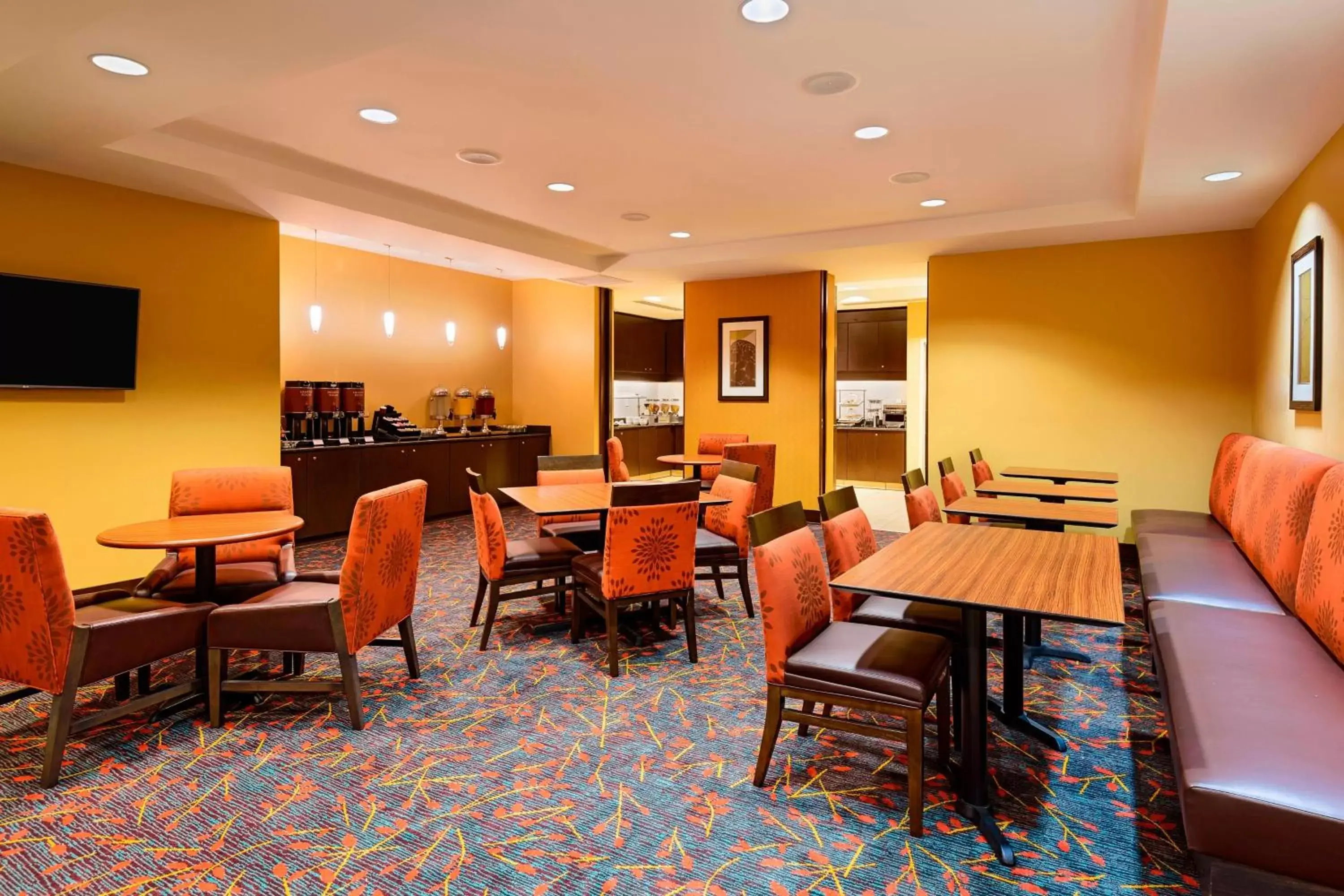 Restaurant/Places to Eat in Residence Inn by Marriott Fort Myers at I-75 and Gulf Coast Town Center