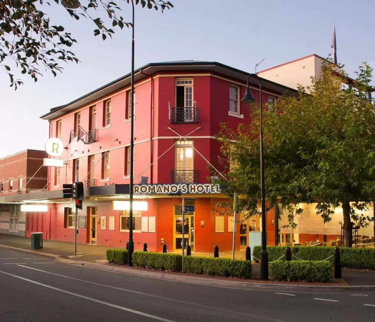 Property Building in Romano's Hotel & Suites Wagga Wagga