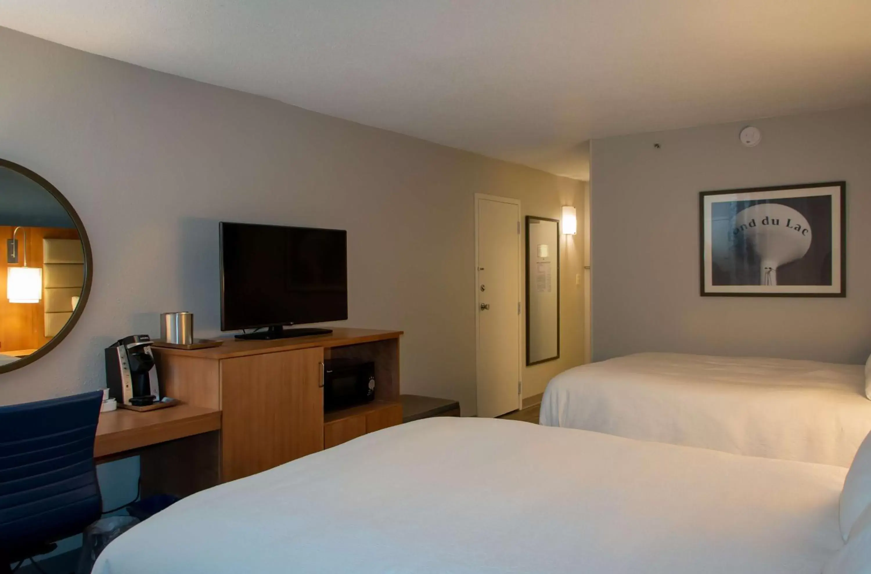 Photo of the whole room, Bed in Radisson Hotel and Conference Center Fond du Lac