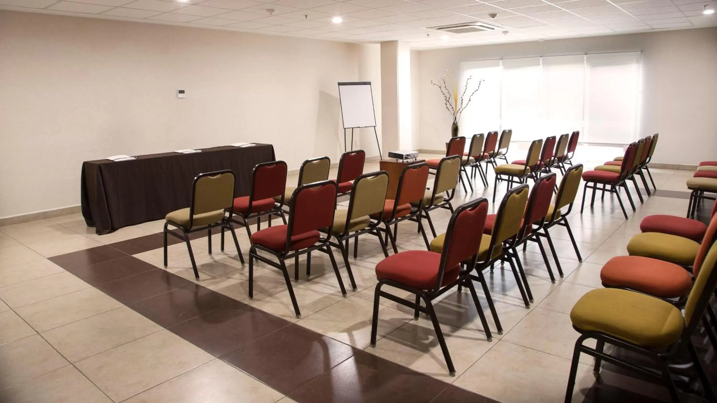 Meeting/conference room in Staybridge Suites Queretaro, an IHG Hotel