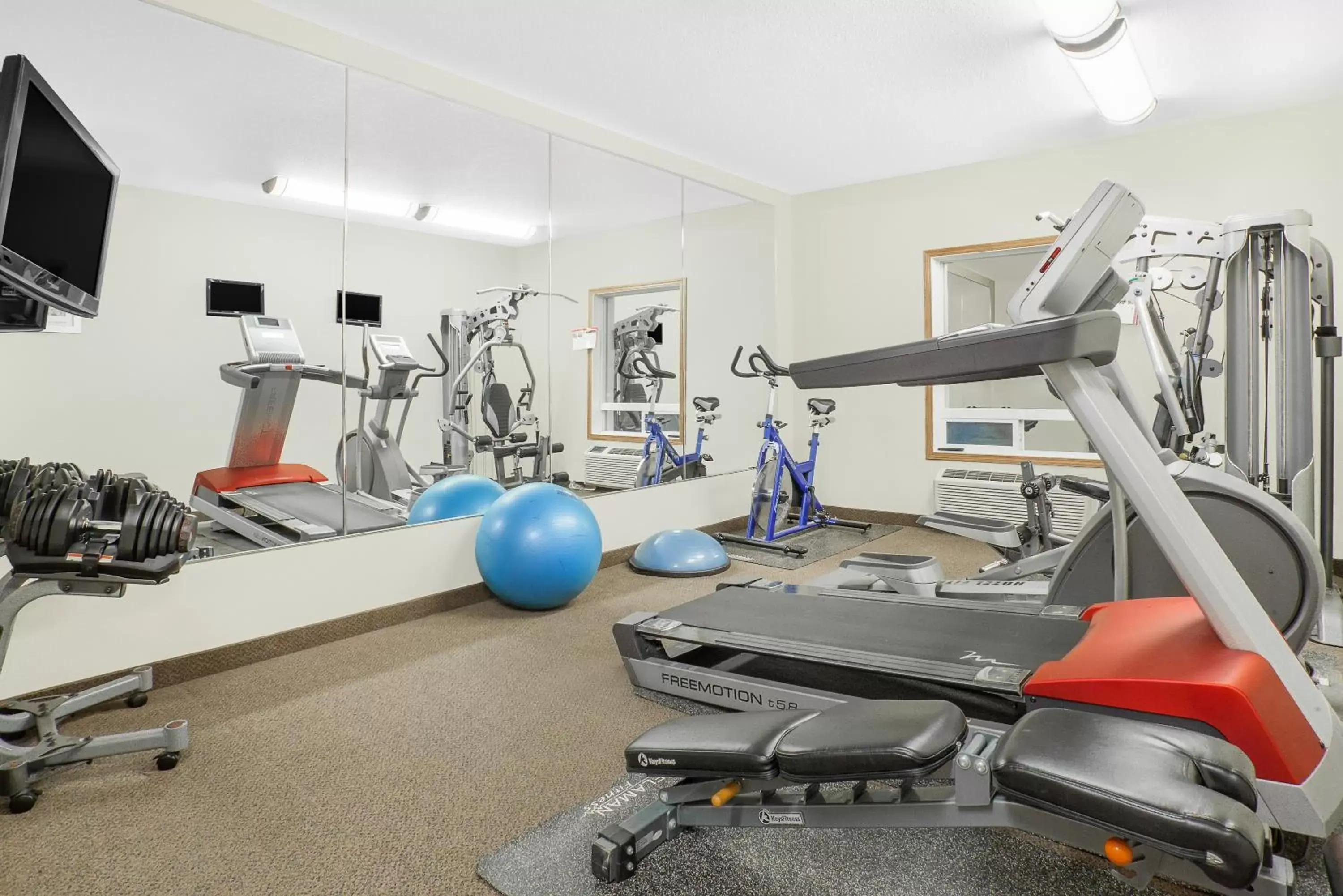 Fitness centre/facilities in Super 8 by Wyndham Athabasca AB Fitness centre/facilities in Super 8 by Wyndham Athabasca AB
