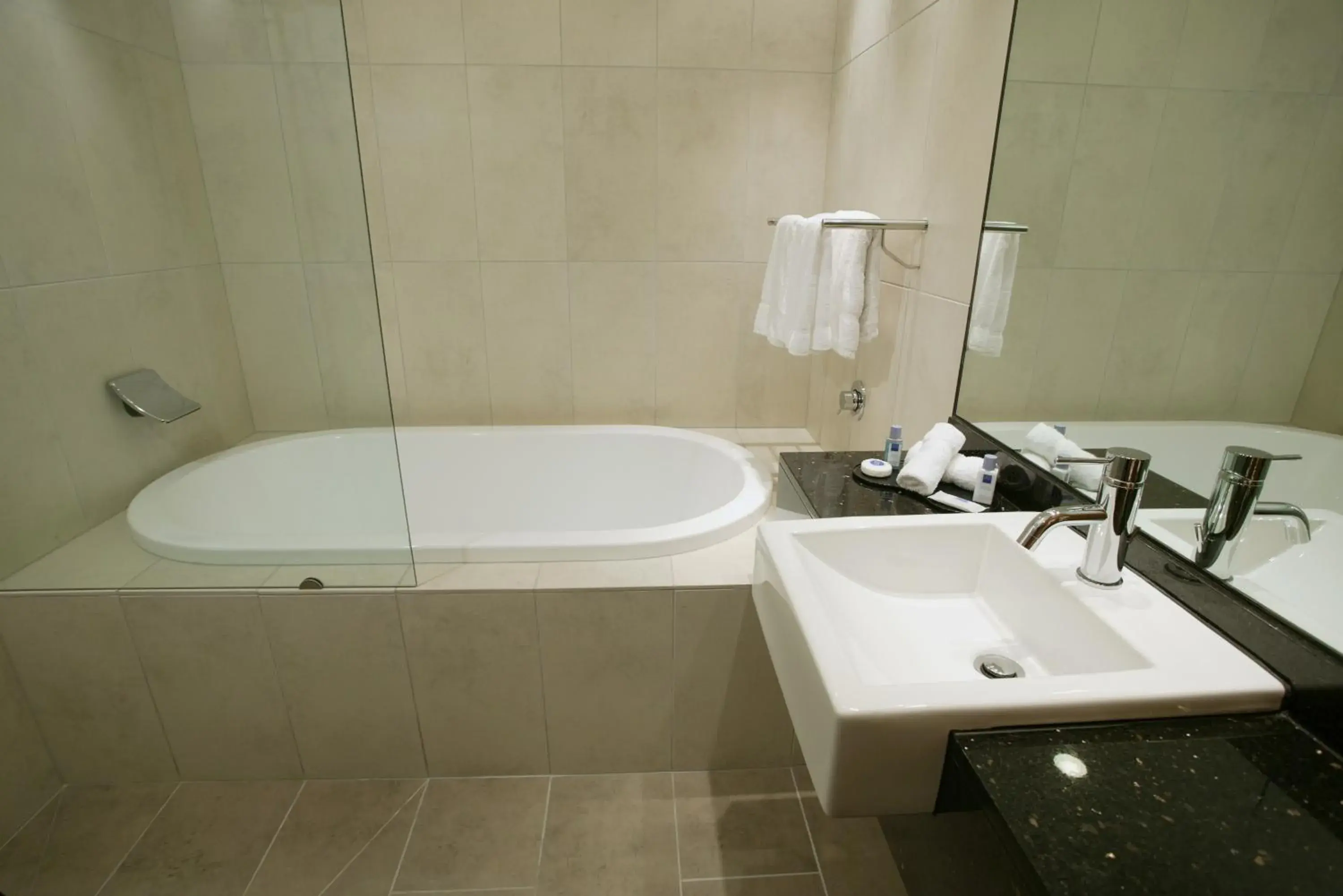 Bathroom in Brentwood Hotel