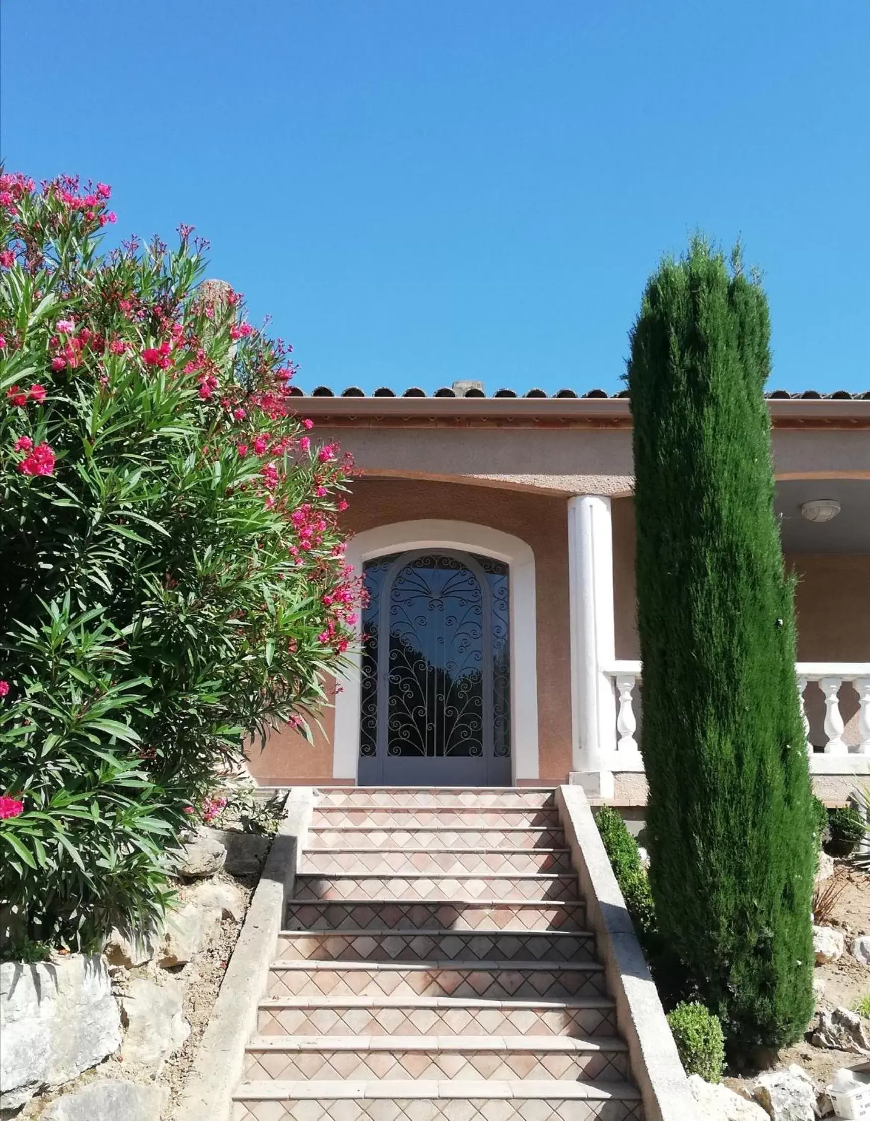 Facade/entrance, Property Building in L’Antre d’Eux