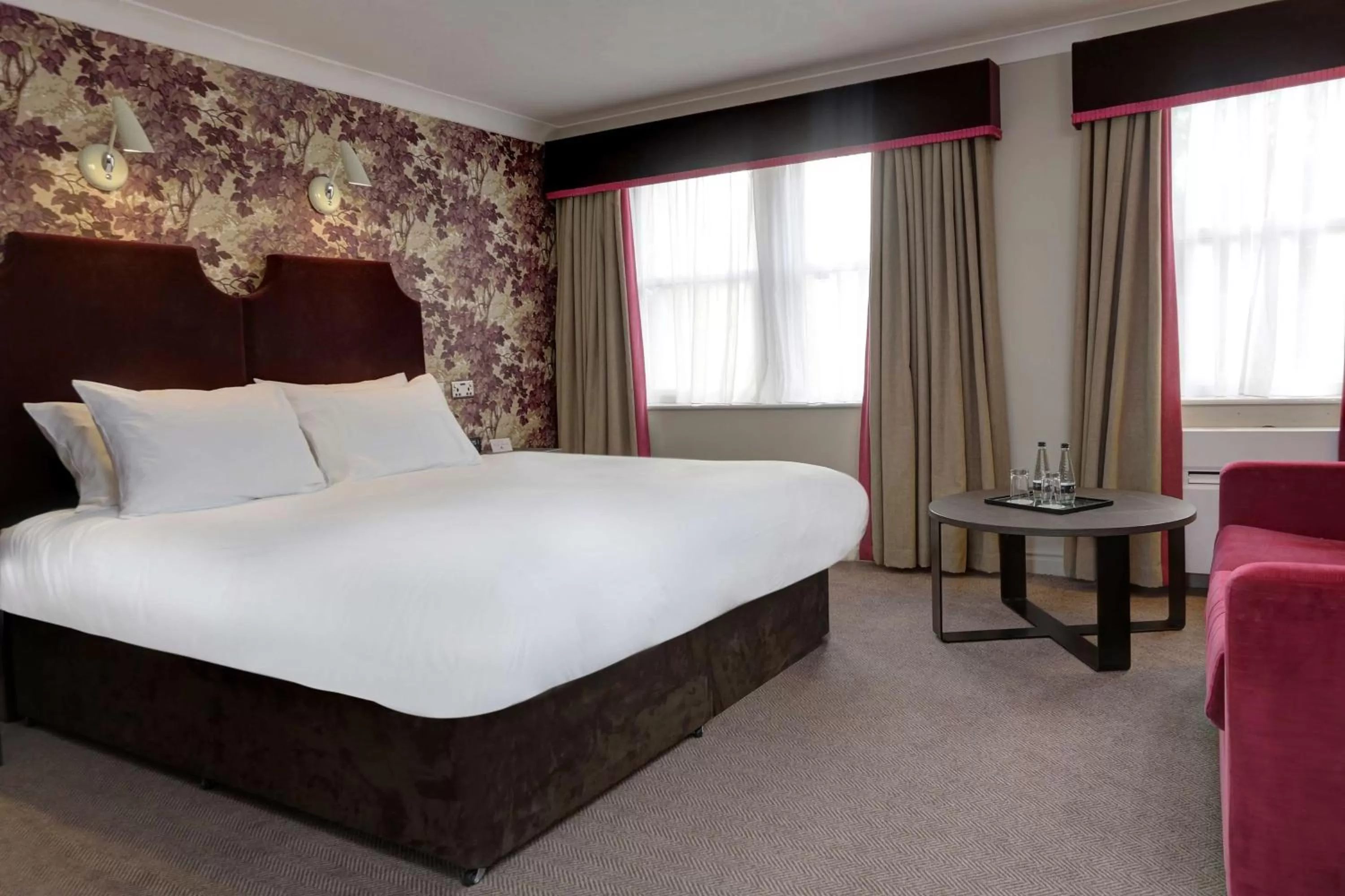 Living room, Bed in DoubleTree by Hilton York