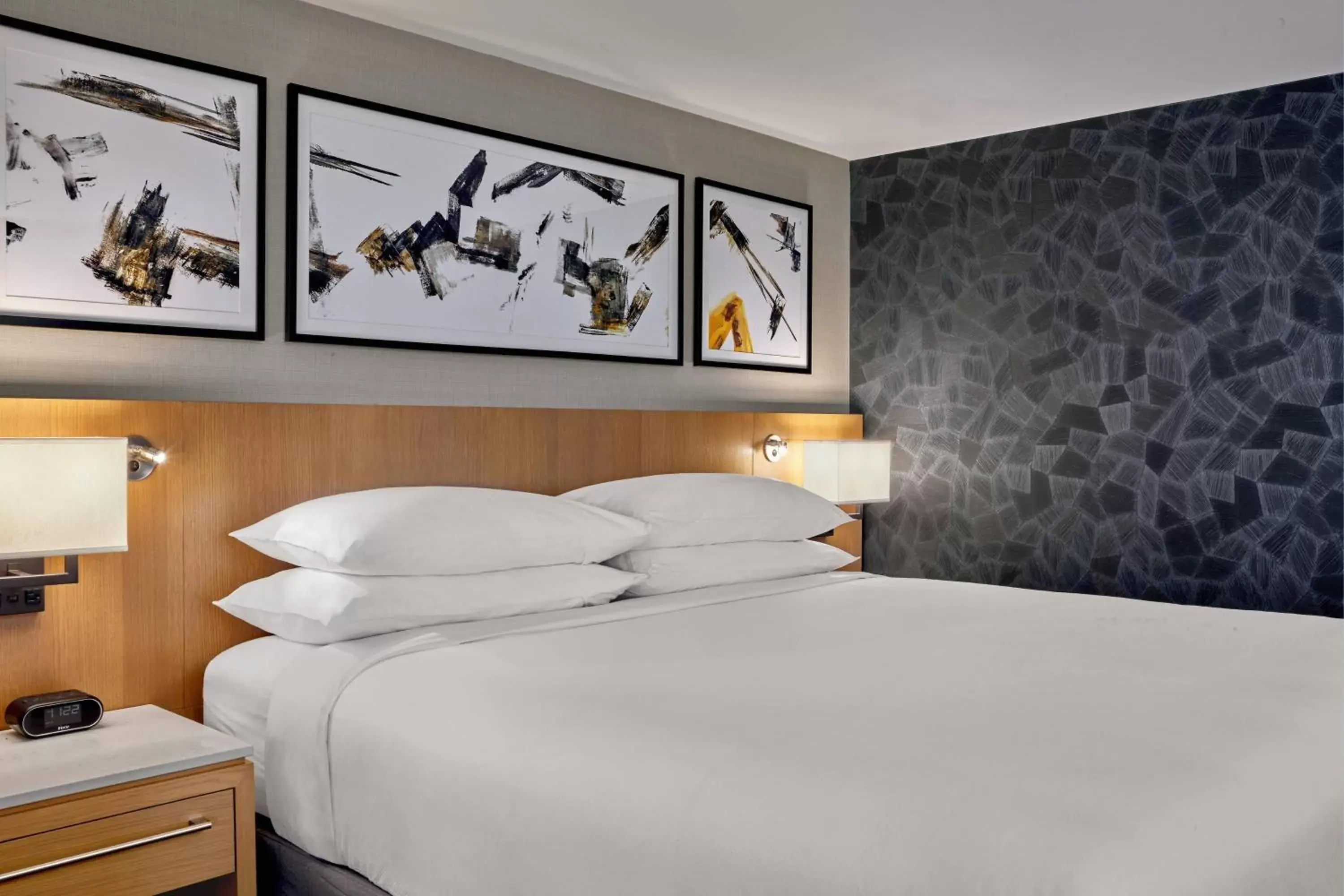 Bedroom, Bed in Delta Hotels Calgary Downtown
