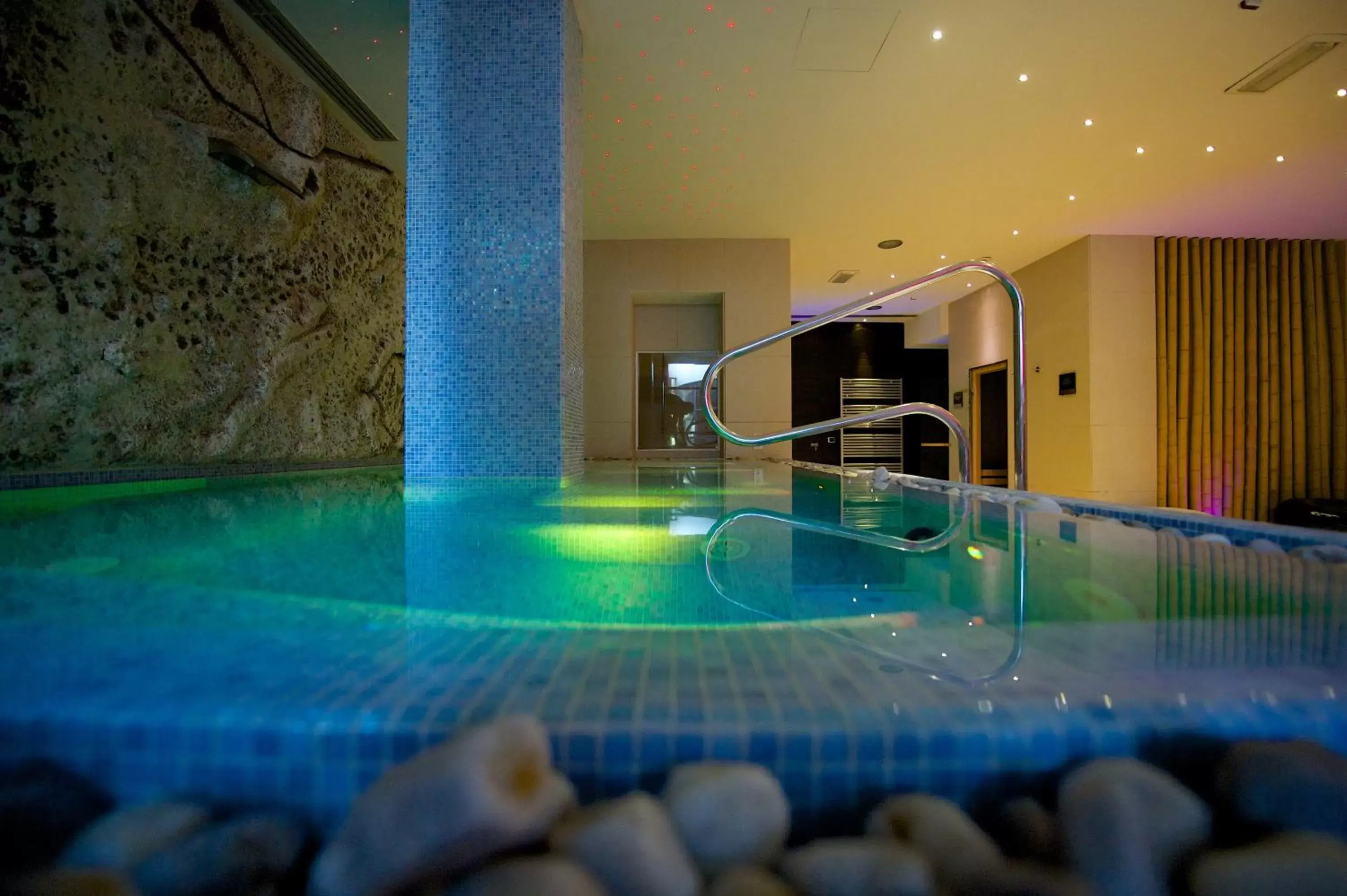 Hot Tub, Swimming Pool in Hotel Mercure Siracusa