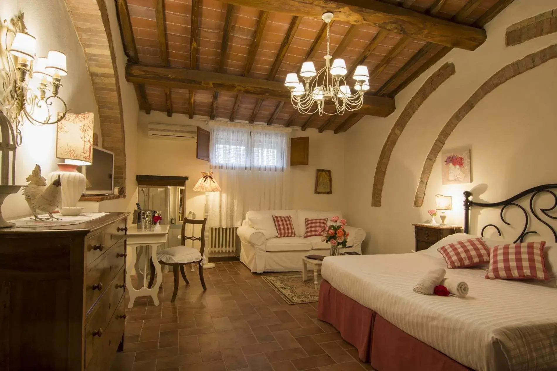 Photo of the whole room in Hotel Belvedere Di San Leonino