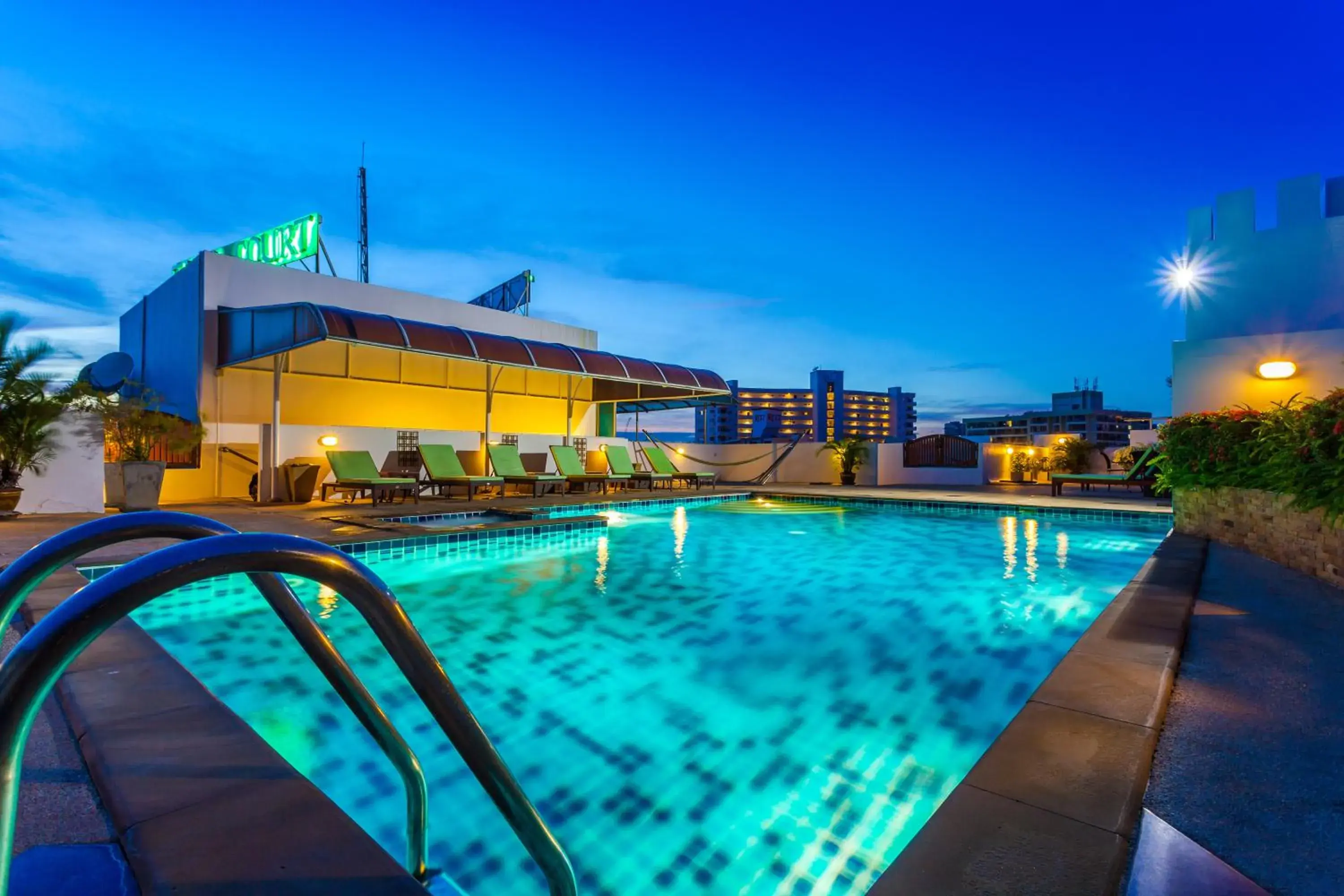 Swimming Pool in Tara Court Hotel