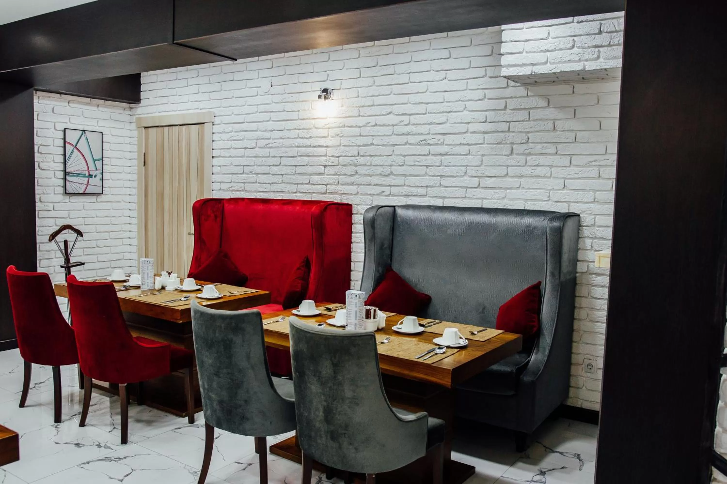 Property building, Restaurant/Places to Eat in Express City Hotel