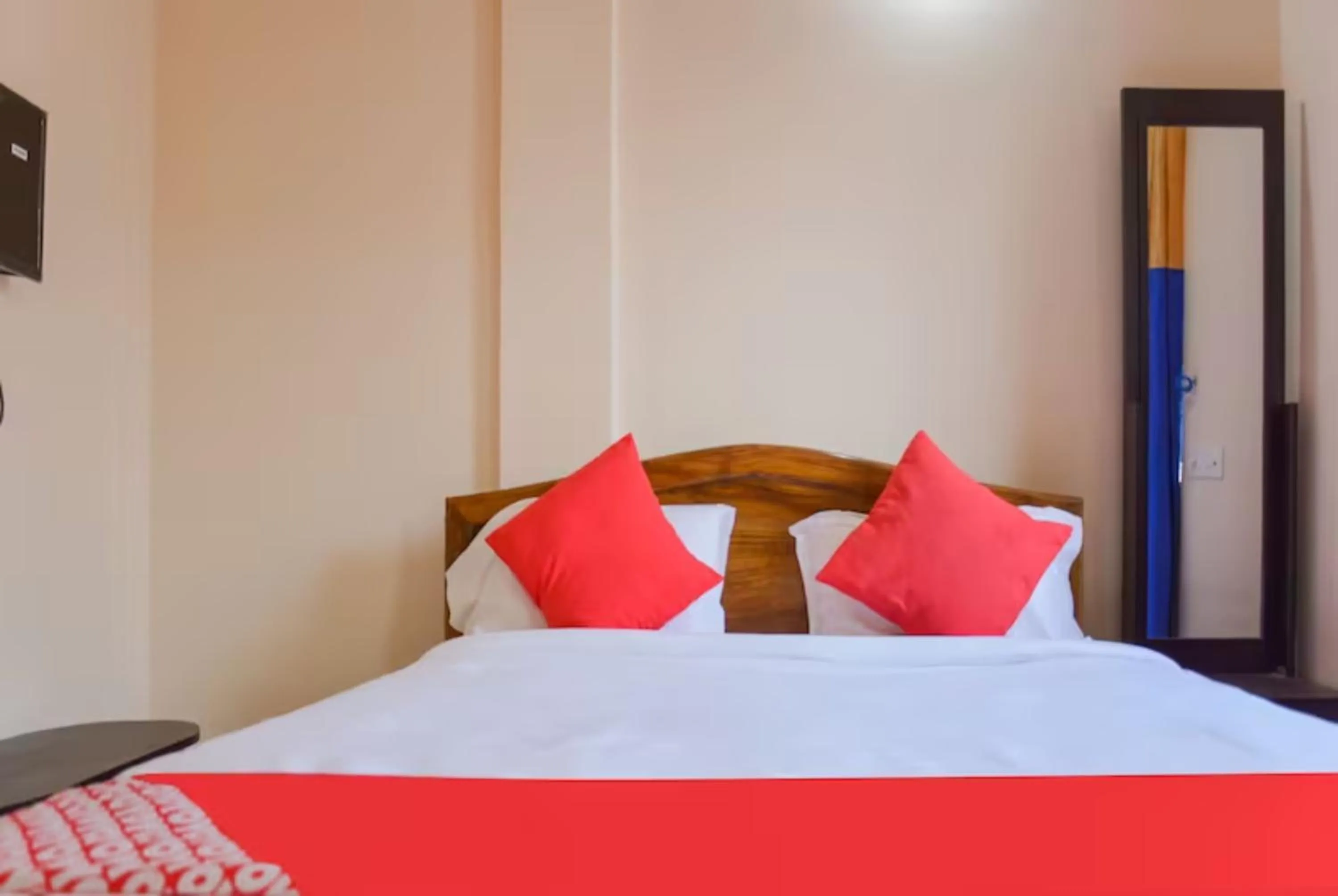 Bed in Goroomgo Caroline Homestay Bhubaneswar