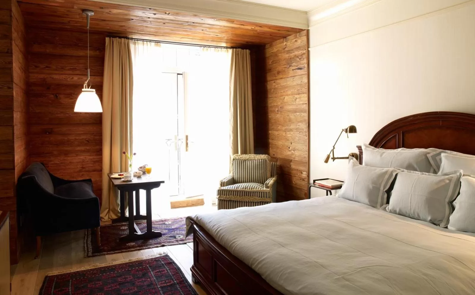 Seating area, Bed in The Greenwich Hotel