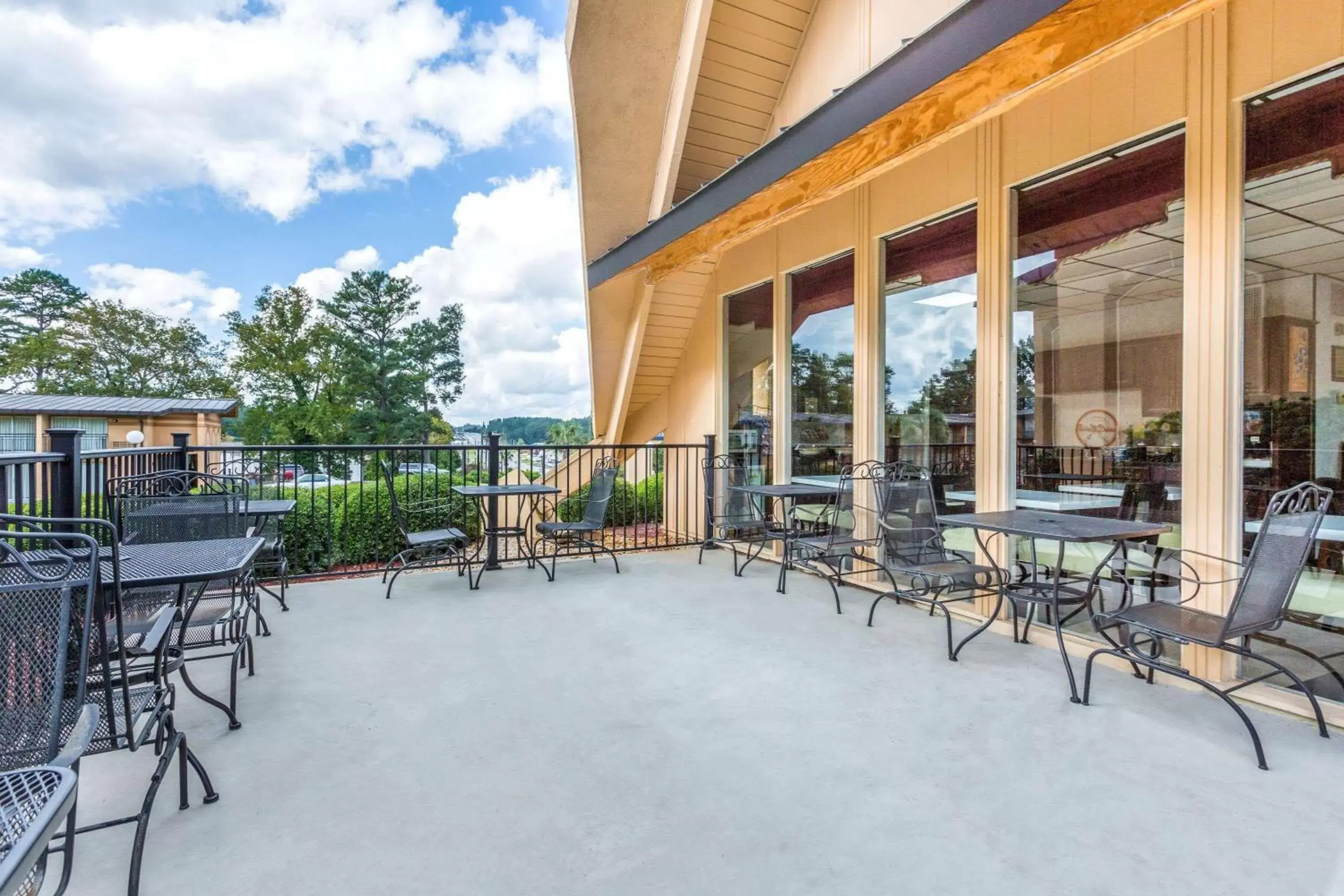 On site, Restaurant/Places to Eat in Howard Johnson by Wyndham Athens