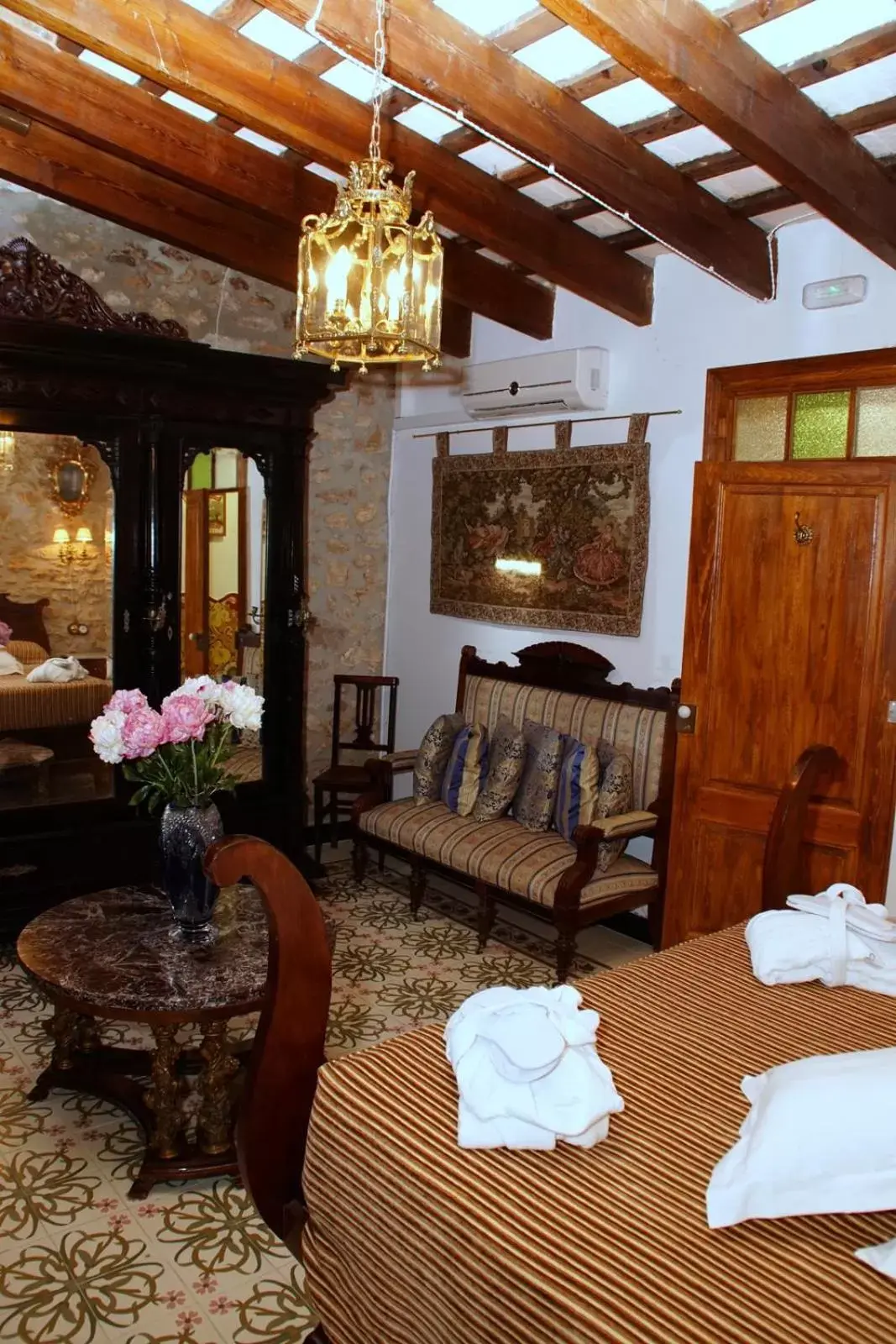 Bedroom, Seating Area in Sitges Royal Rooms