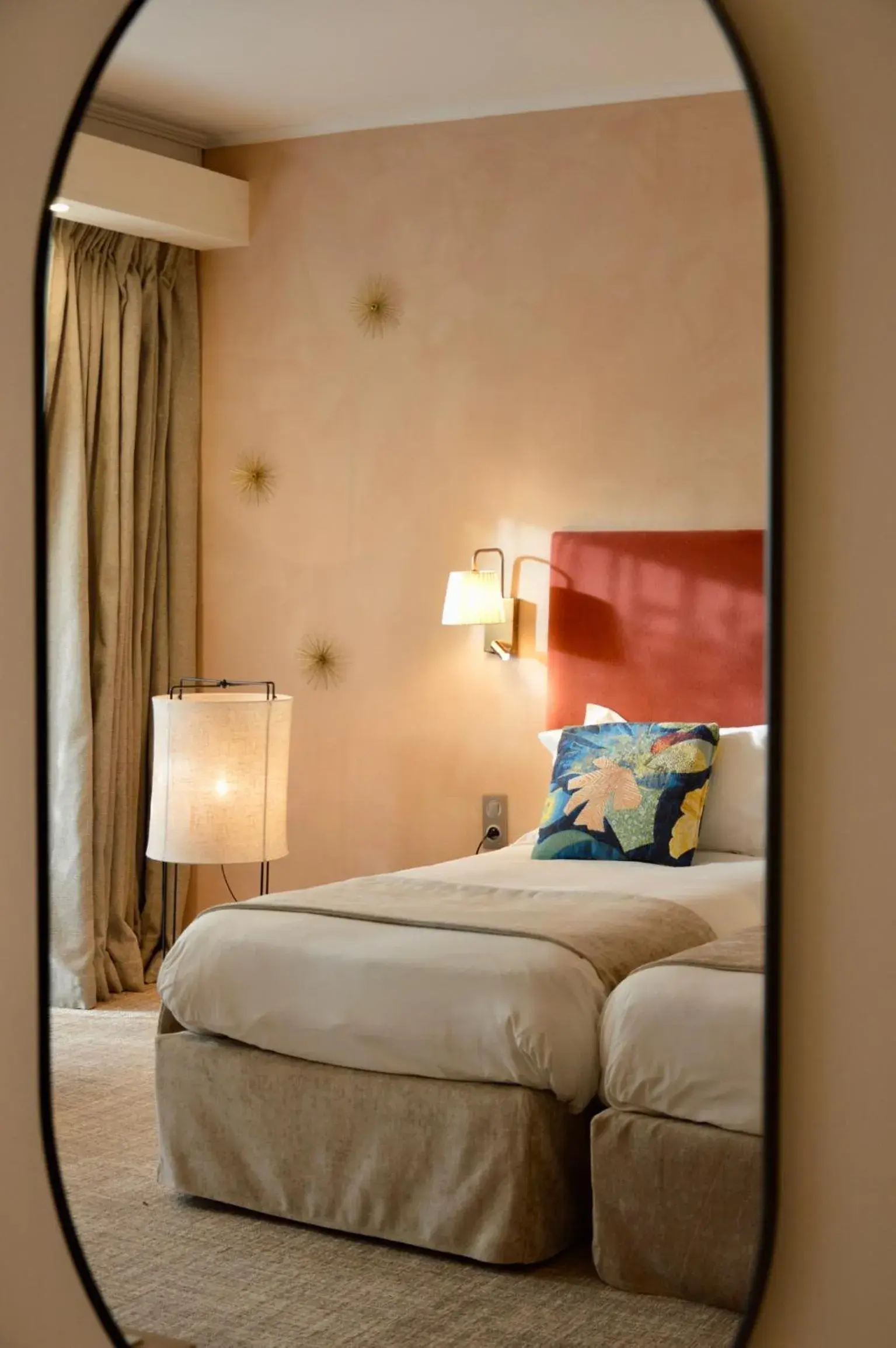 Property building, Bed in Best Western Sevan Parc Hotel