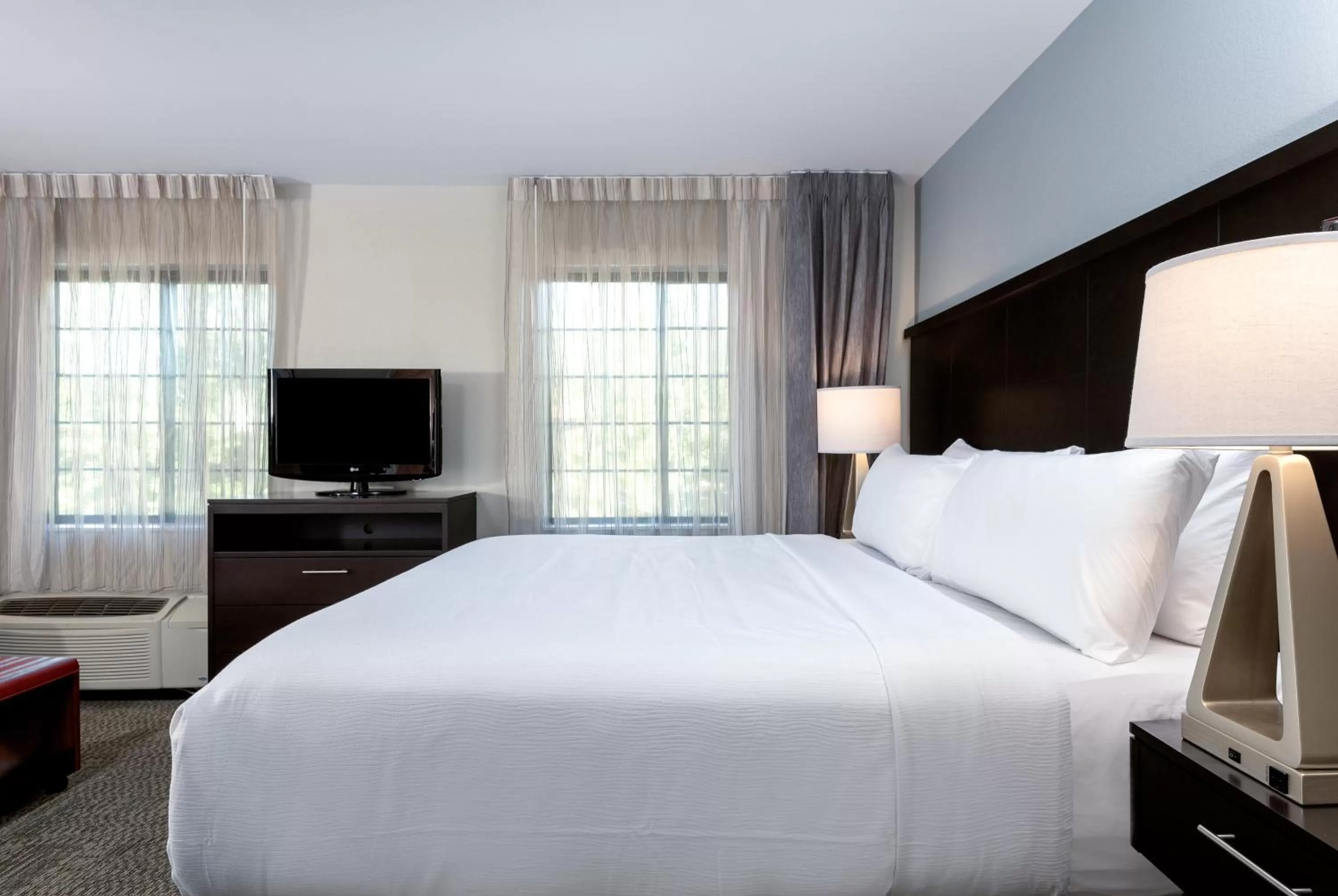 Photo of the whole room, Bed in Staybridge Suites Chantilly Dulles Airport by IHG