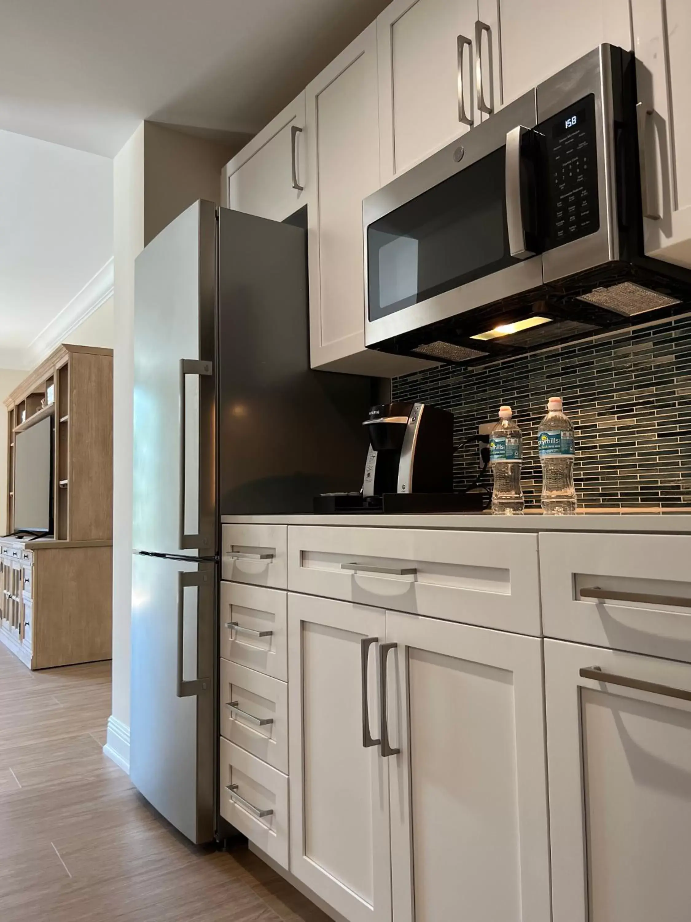 Kitchen or kitchenette in The Capri Inn Kitchen or kitchenette in The Capri Inn