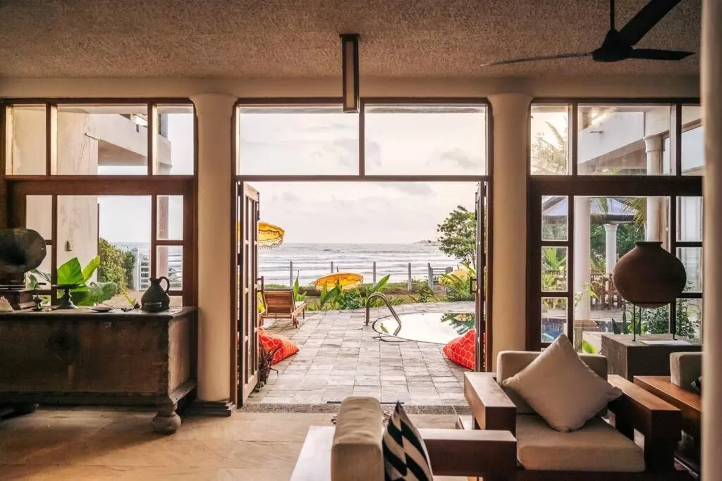 Sānti Beach House with pool & beach