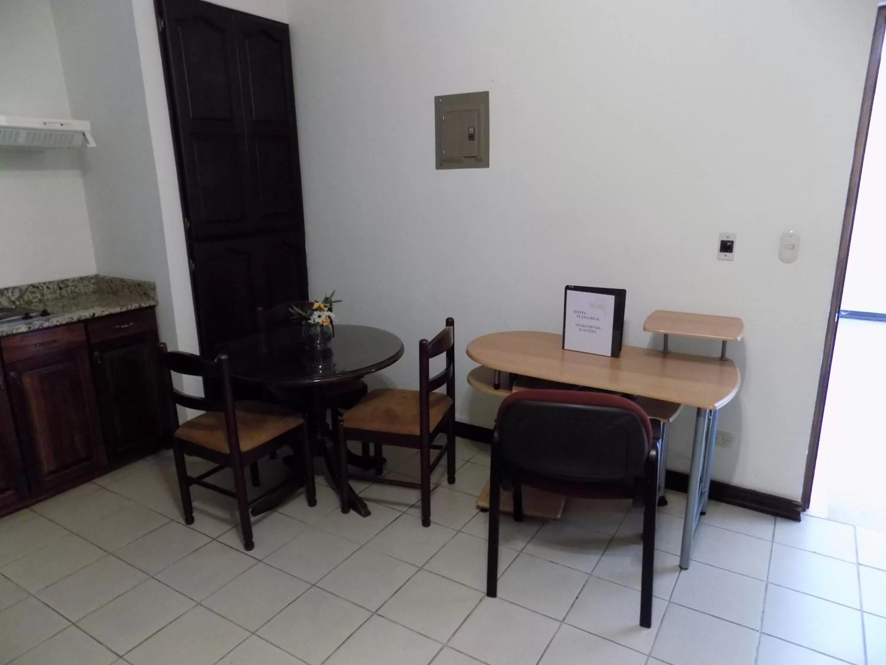 Dining area in Hotel Plaza Real Suites & Apartments San Jose