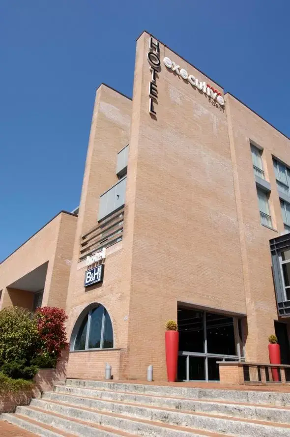 Facade/entrance, Property Building in Executive Hotel