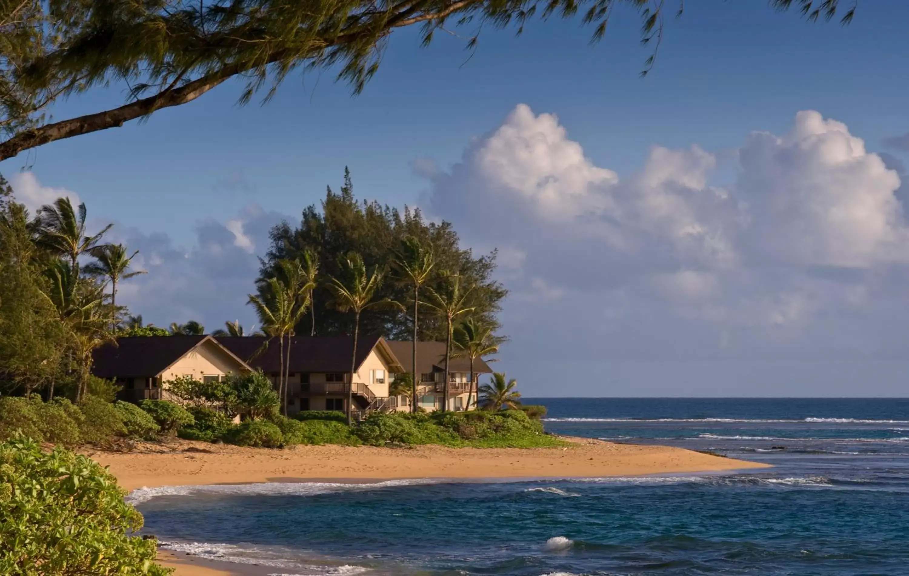 Property building in Hanalei Colony Resort