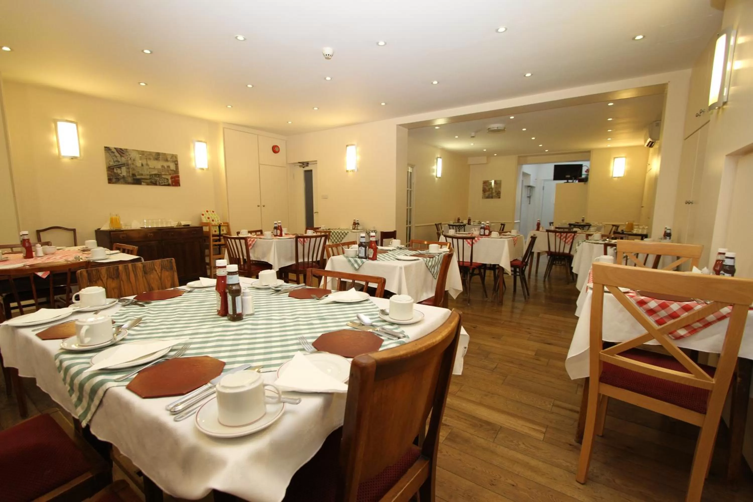 Restaurant/places to eat in Ridgemount Hotel