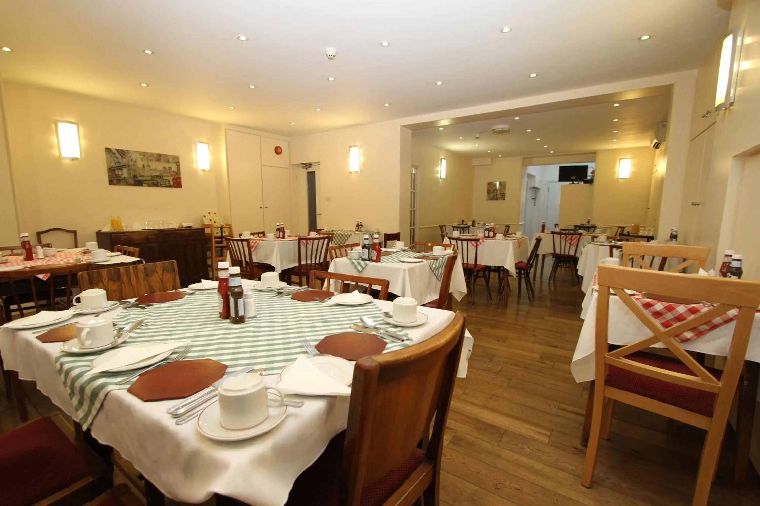 Restaurant/Places to Eat in Ridgemount Hotel