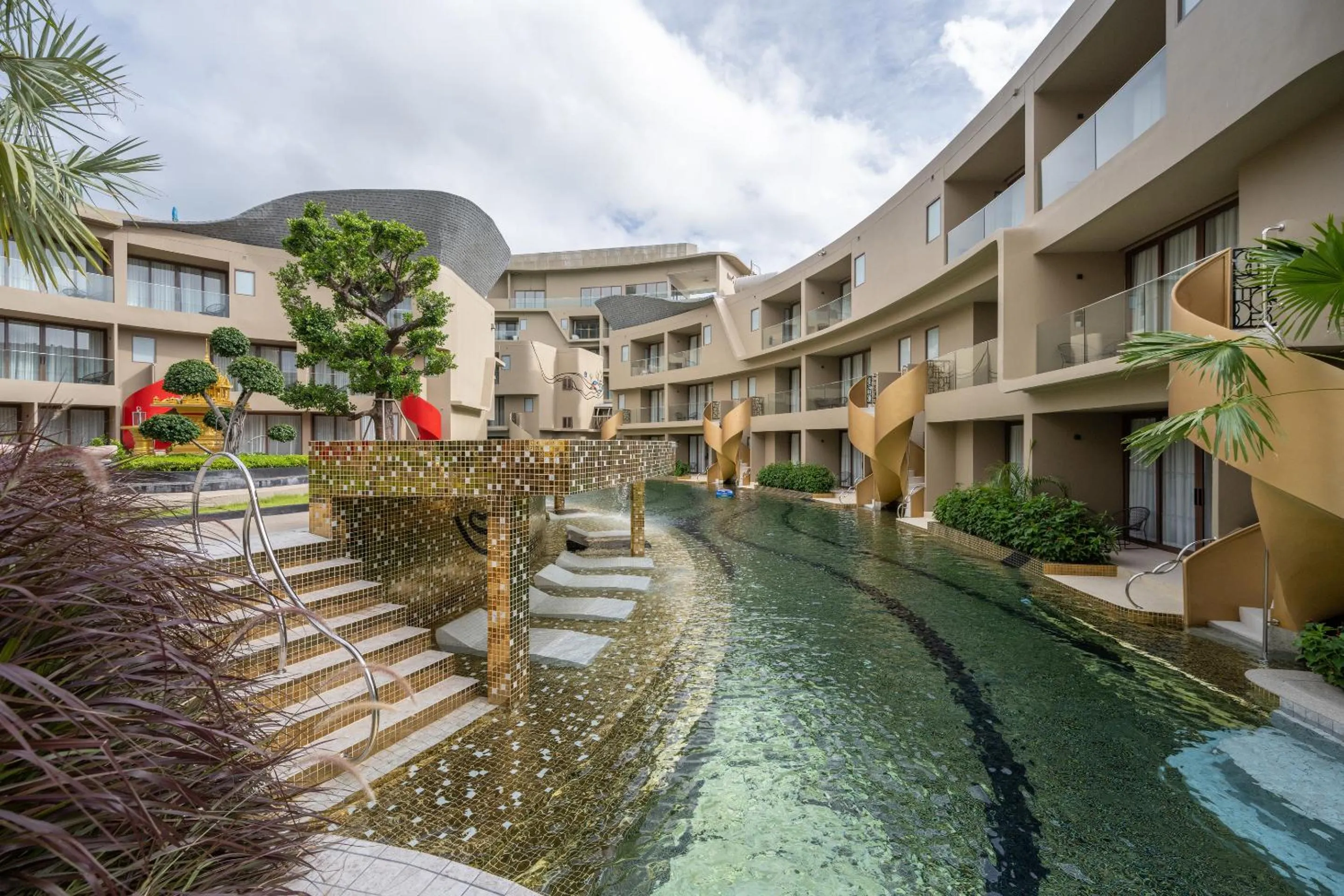 Swimming pool in Metadee Concept Hotel