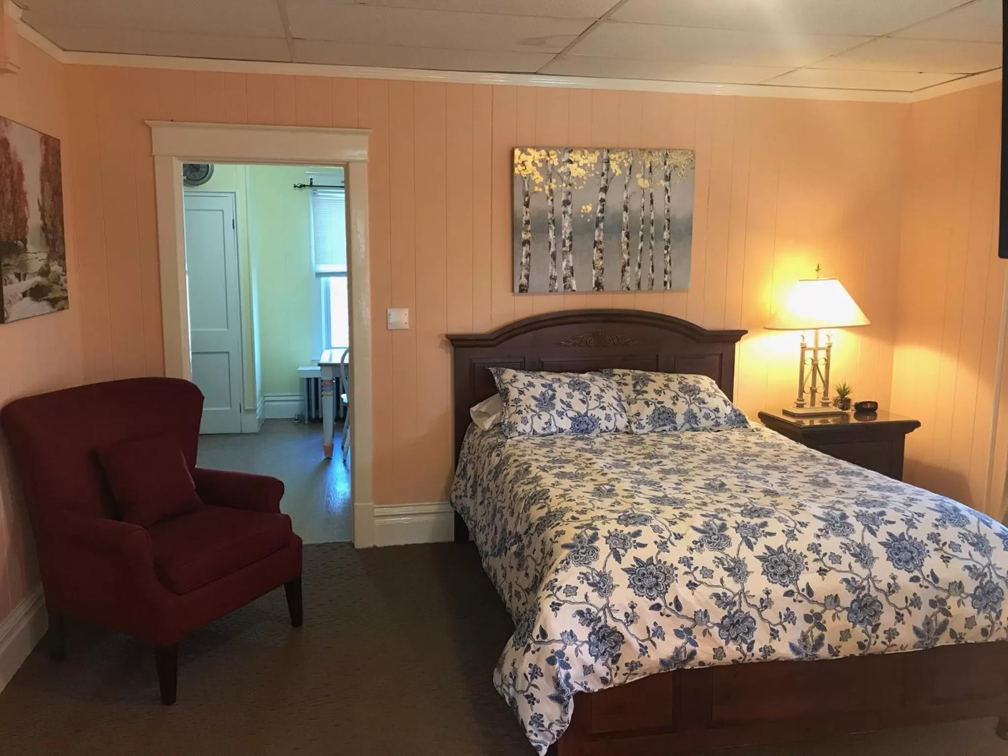 Photo of the whole room, Bed in Simmons Motel and Suites