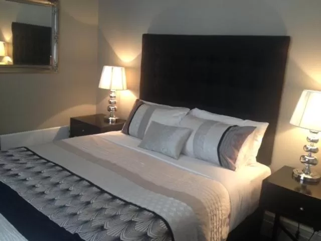 Bedroom, Bed in Ballarat Premier Apartments