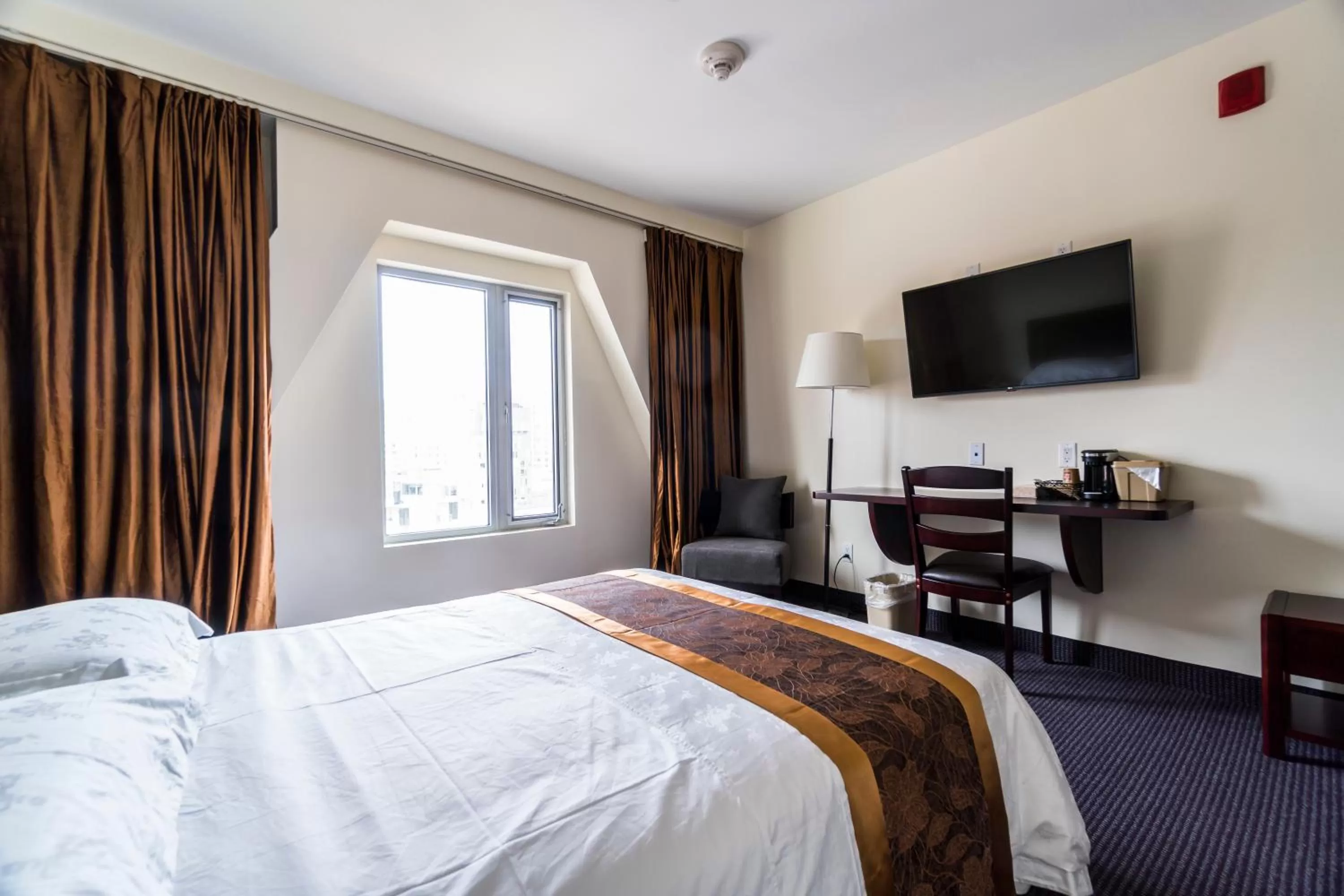 TV and multimedia, Bed in John Hotel