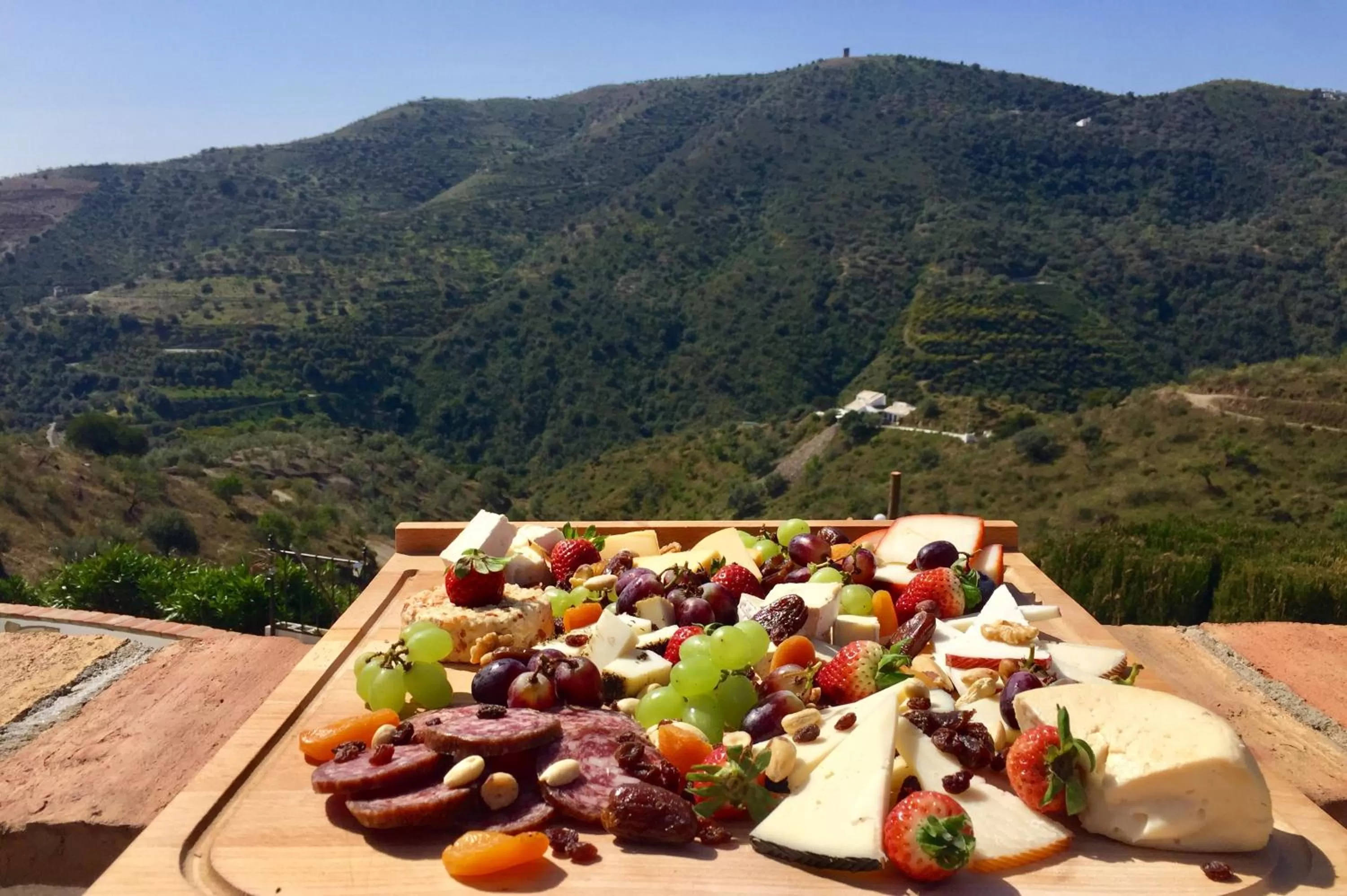 Breakfast, Mountain View in Casira, studios en kamers,Viñuela, Costa Del Sol