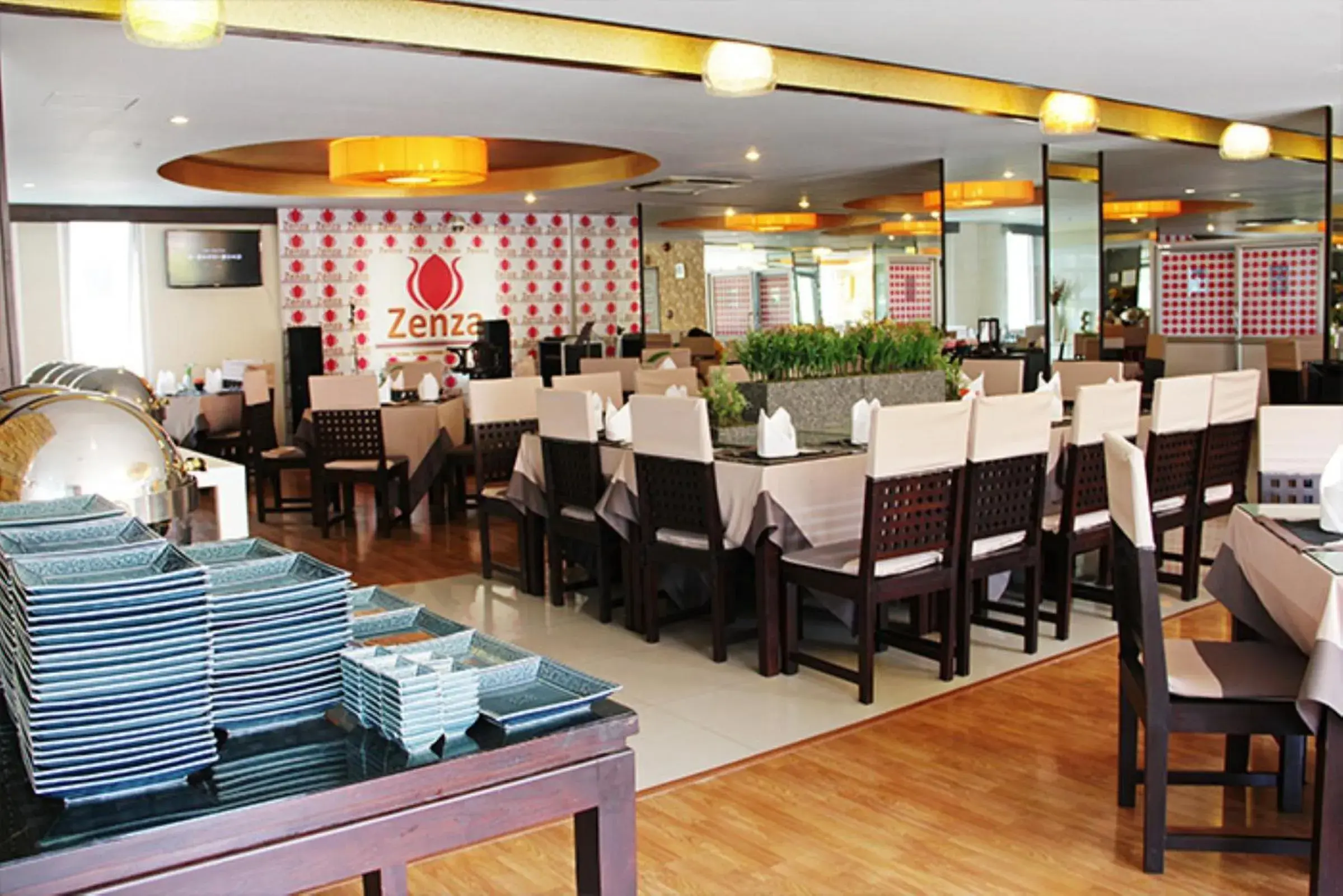 Restaurant/Places to Eat in Maninarakorn Hotel