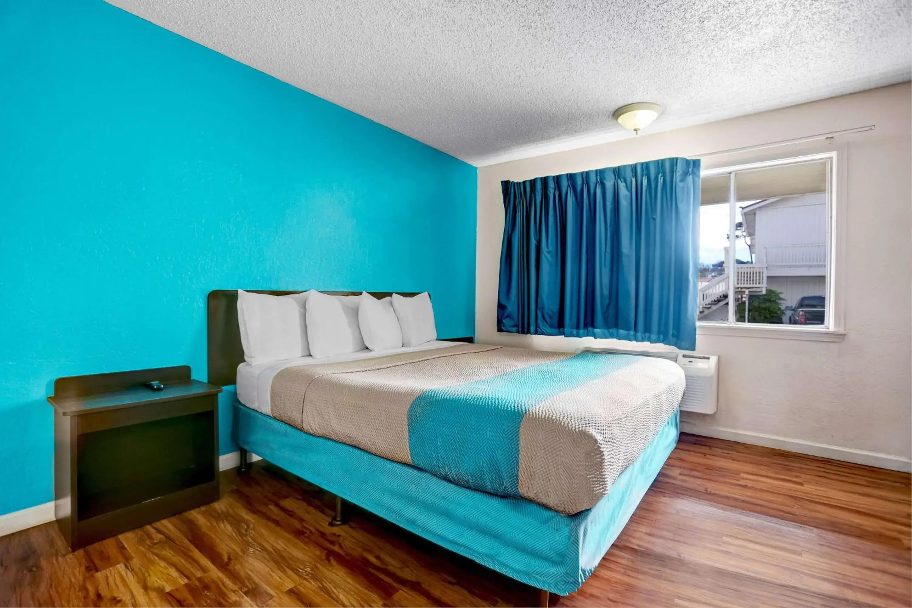 Bedroom, Bed in Motel 6-Fort Bragg, CA