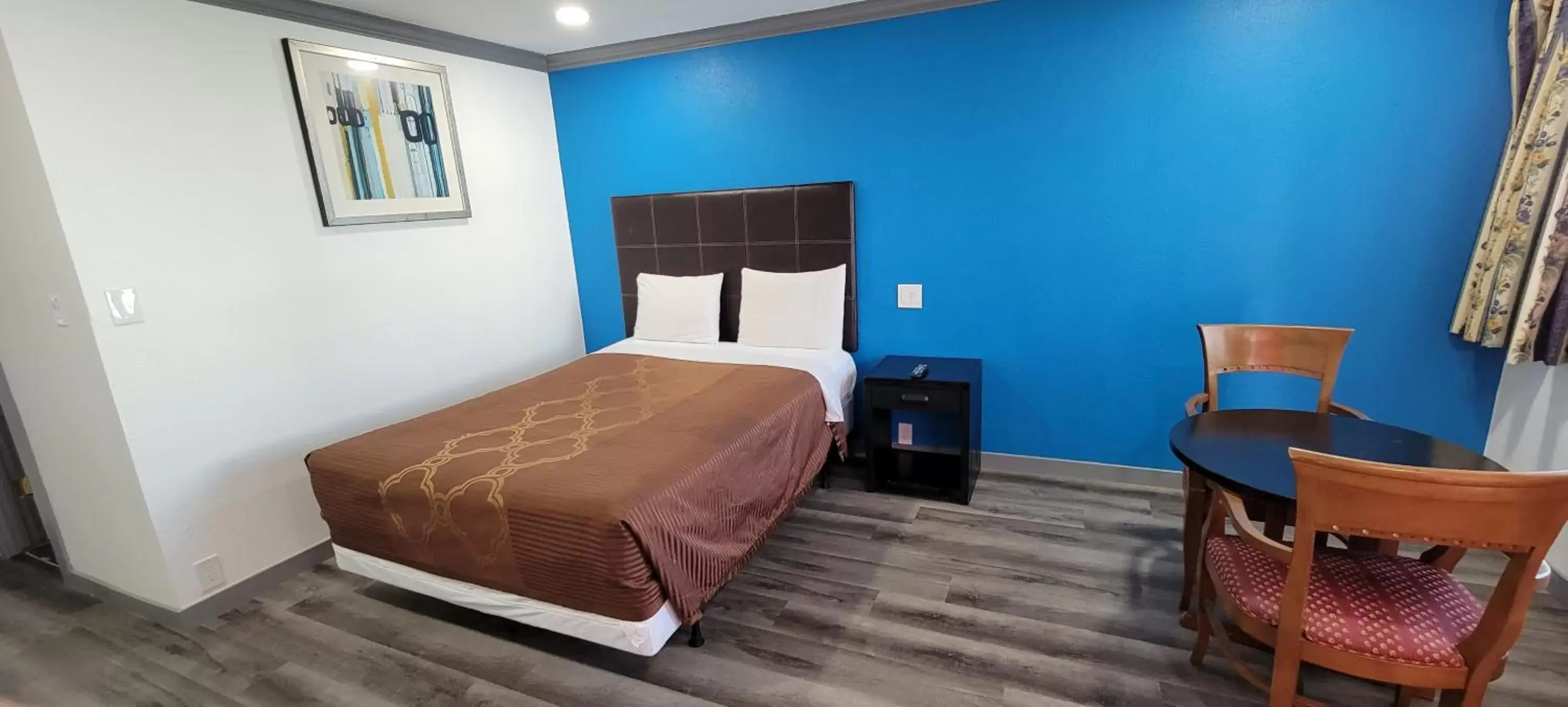 Bed in Guest Harbor Inn- Port Of Los Angeles San Pedro Bed in Guest Harbor Inn- Port Of Los Angeles San Pedro