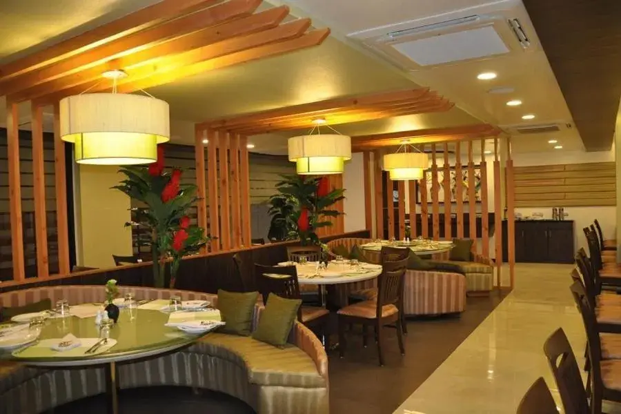 Restaurant/Places to Eat in Hotel Green Olive