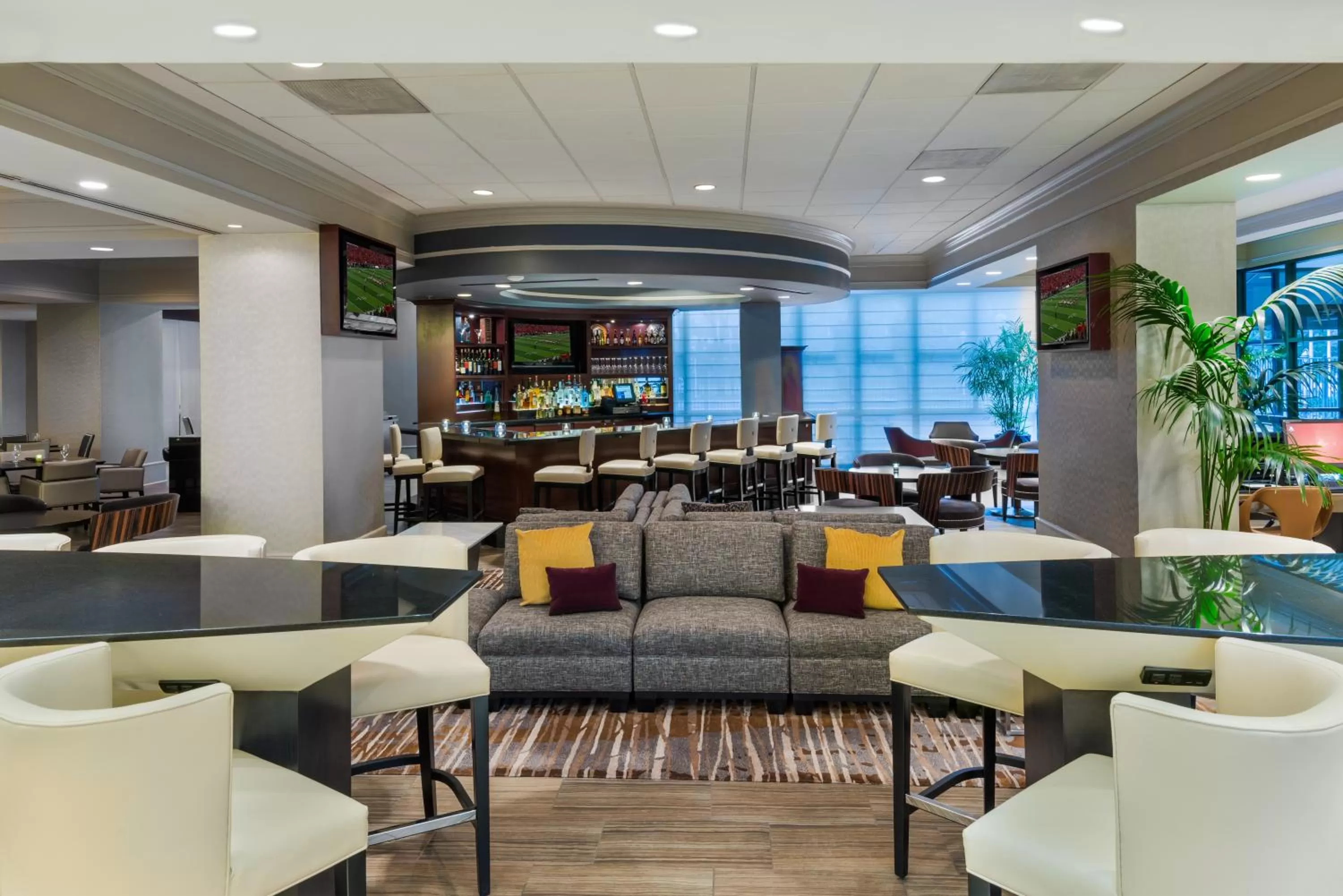 Lounge or bar in Chicago Marriott Suites Deerfield