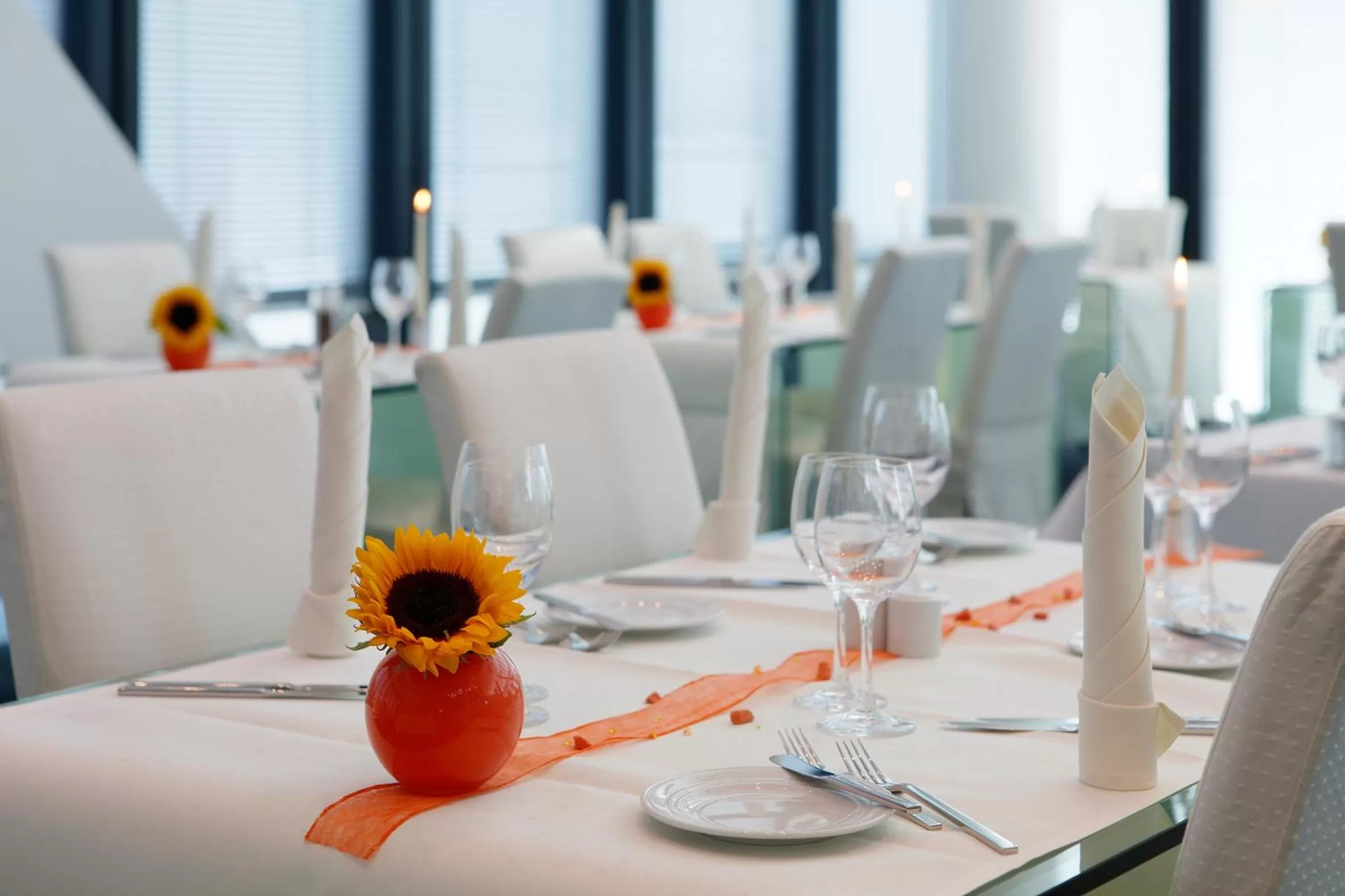 Restaurant/places to eat in HYPERION Hotel Basel
