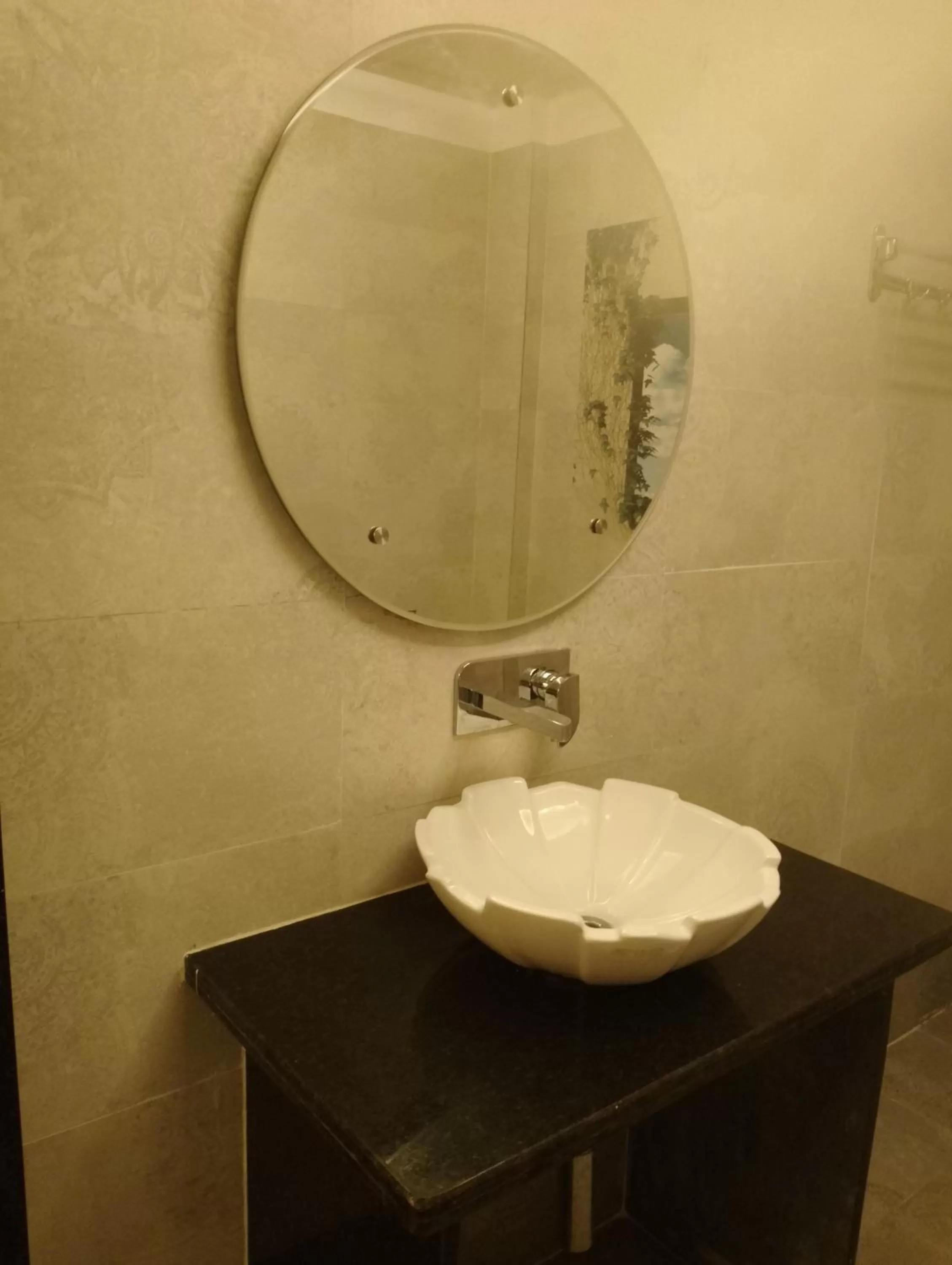 Bathroom in Hotel Golden Bliss