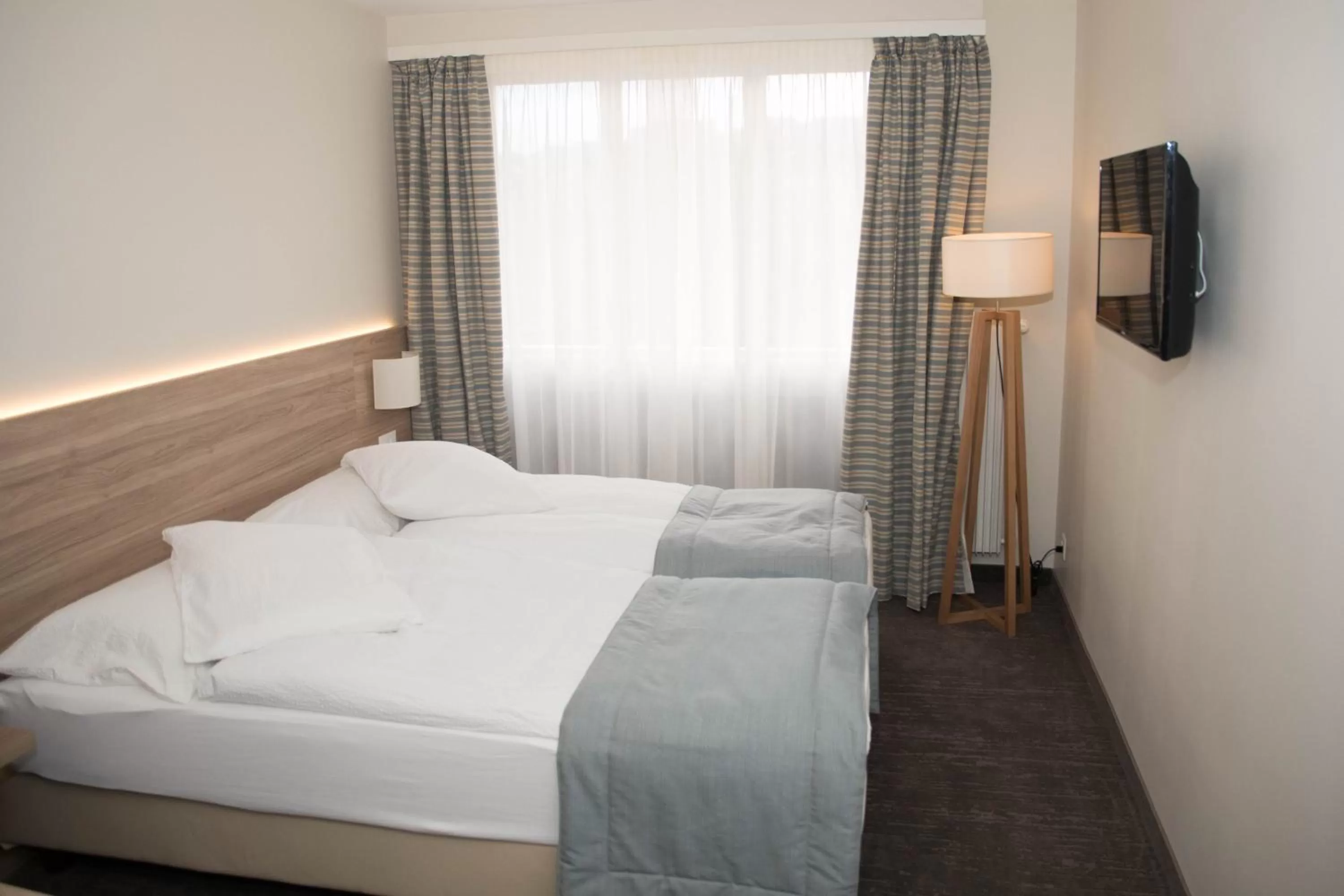 Photo of the whole room, Bed in Hôtel de Chailly