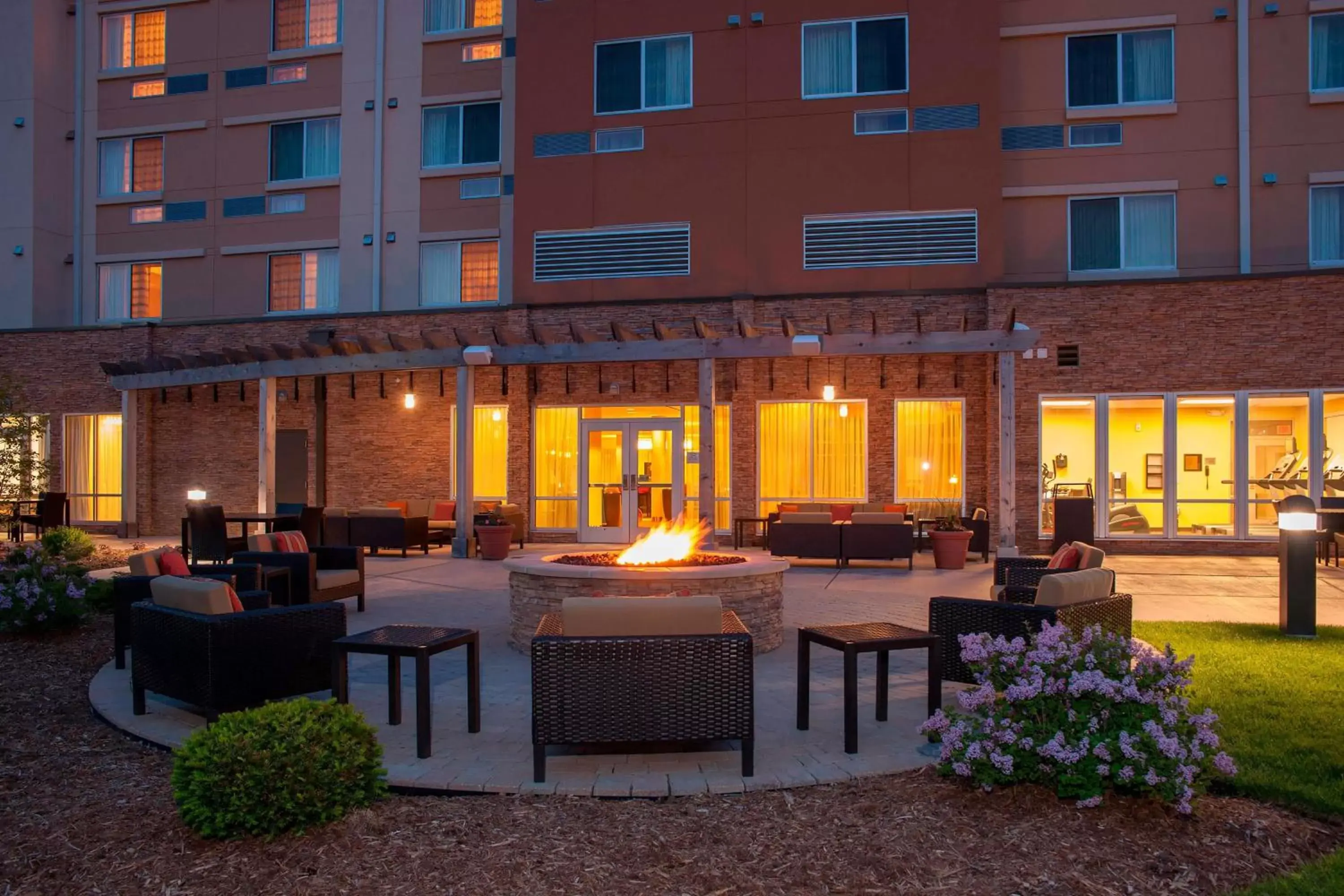 Property building in Courtyard Milwaukee Airport