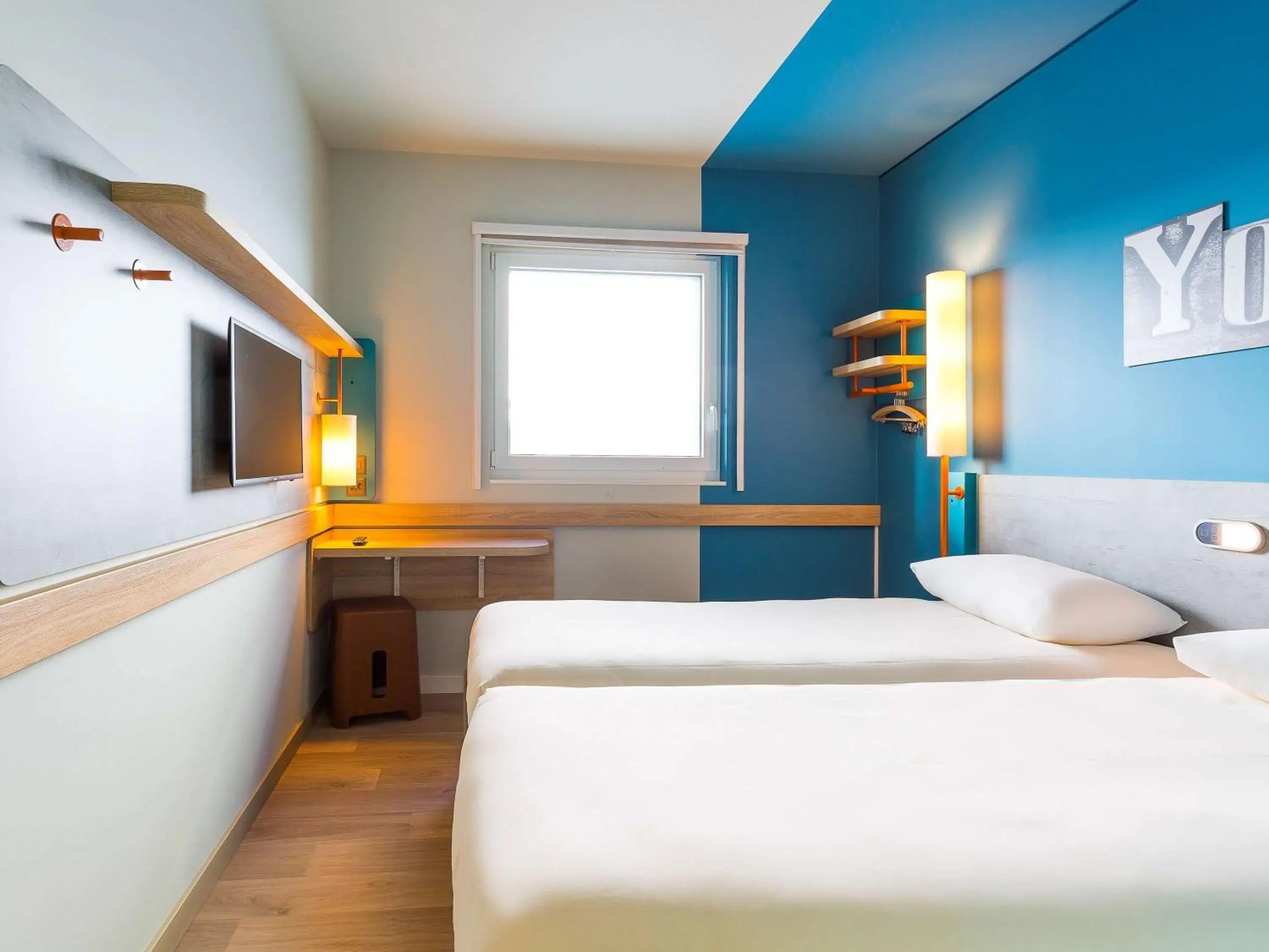 Photo of the whole room, Bed in ibis budget Geneve Palexpo Aeroport