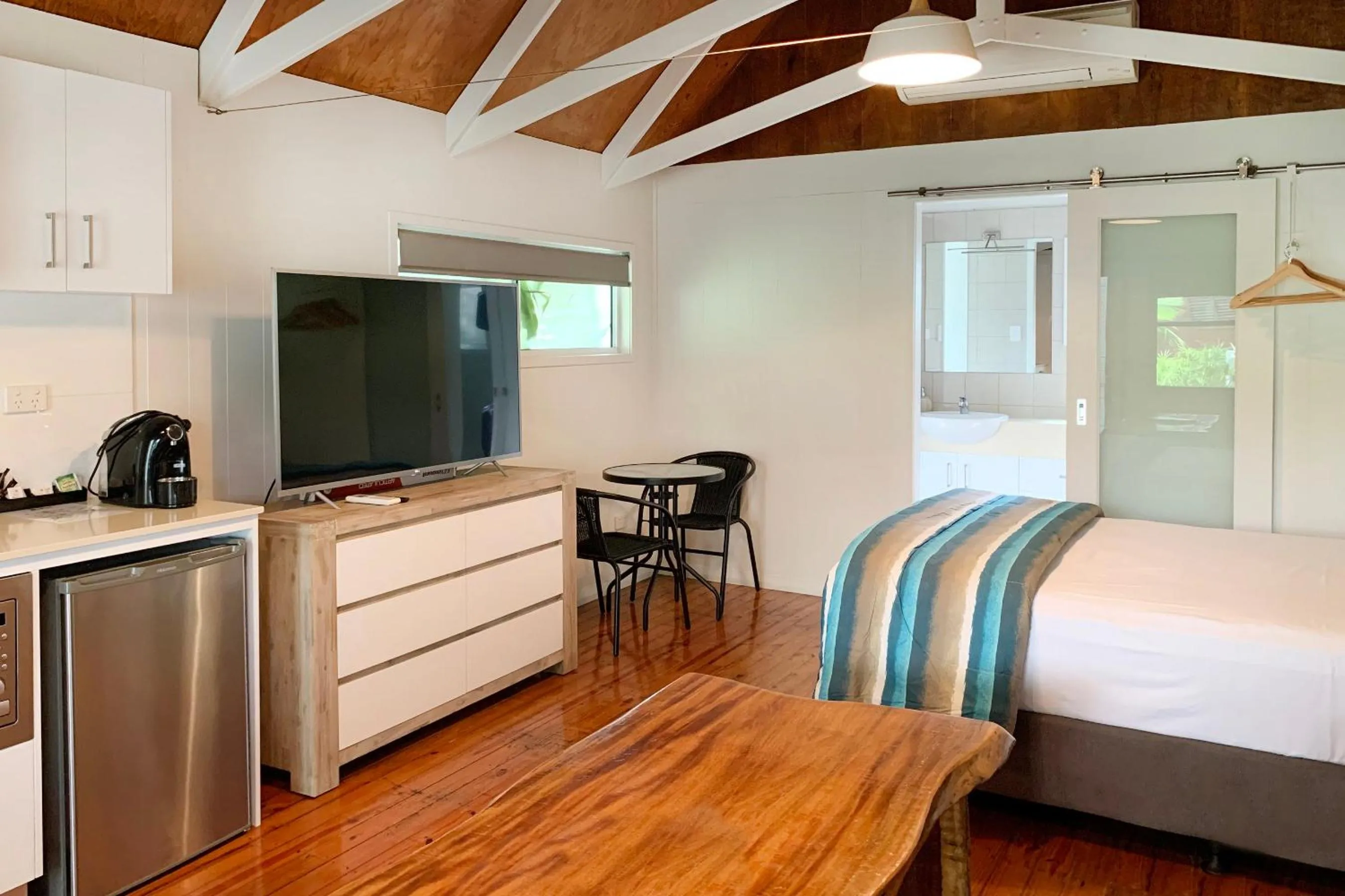 TV and multimedia, Bed in Airlie Beach Magnums - Adults Only