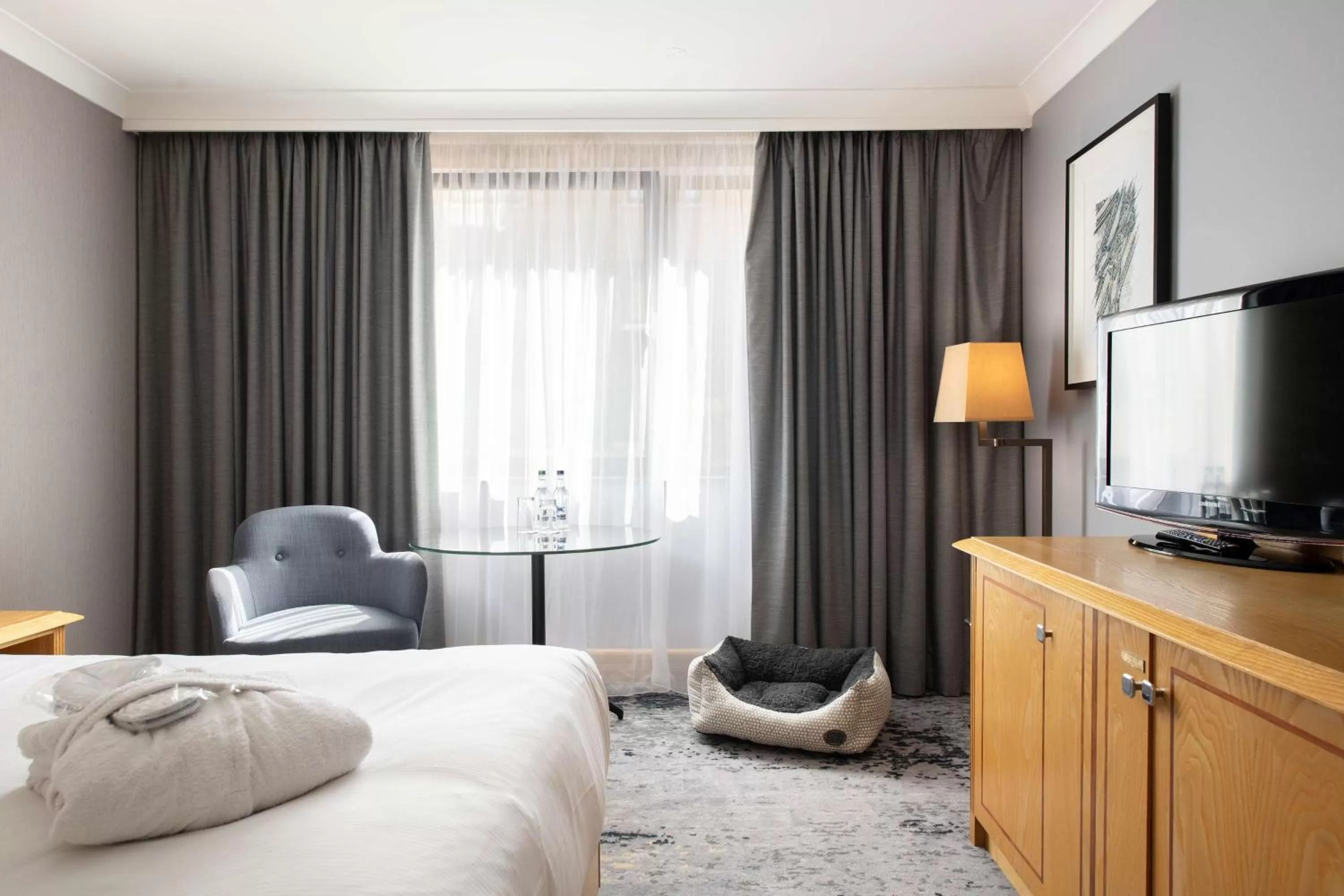 Bed in DoubleTree by Hilton Swindon Hotel