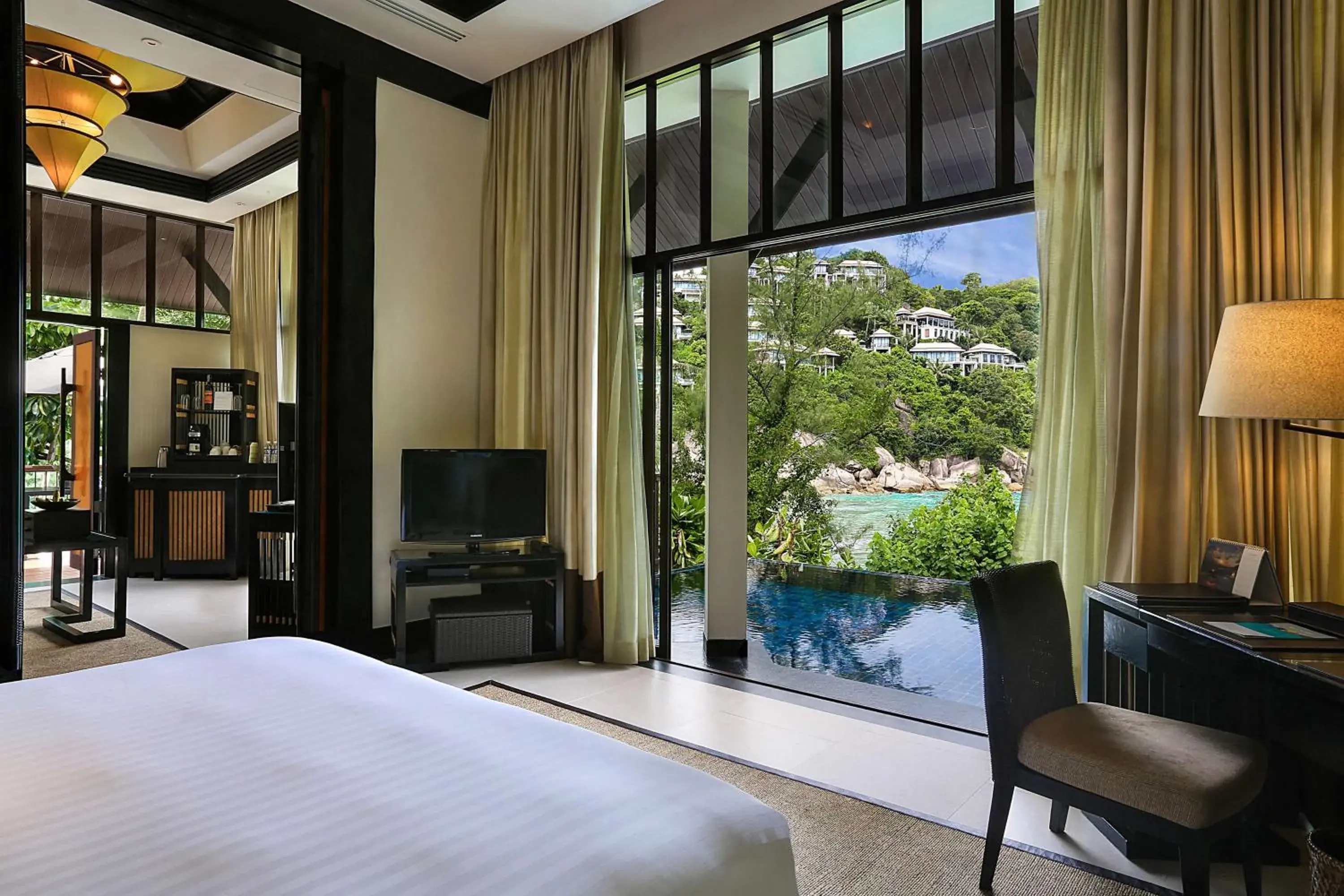 Bedroom, TV/Entertainment Center in Banyan Tree Samui - SHA Extra Plus