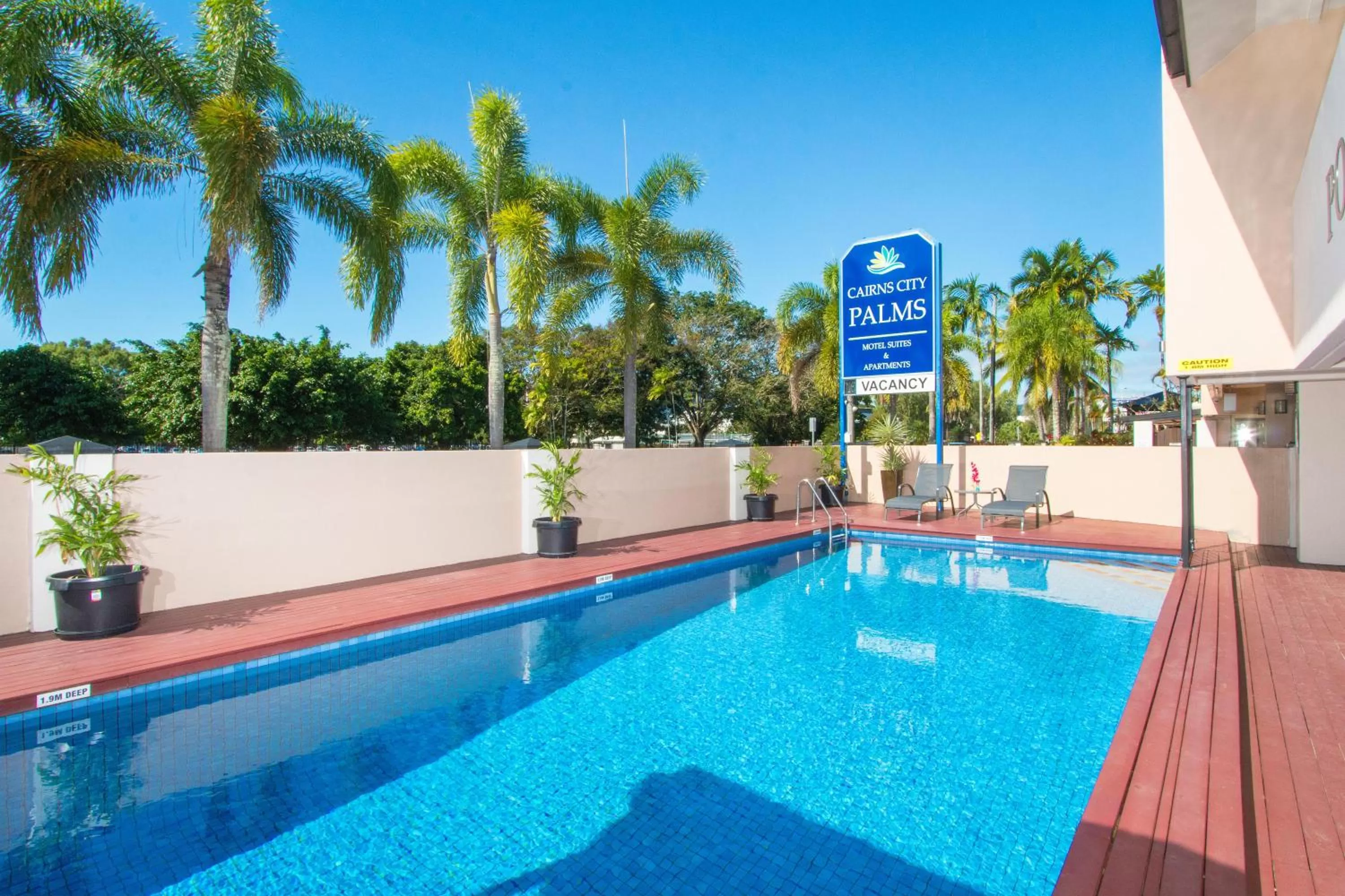 Swimming pool in Cairns City Palms