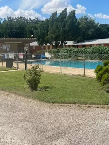 Swimming Pool in Artesia Inn- No Service Fees