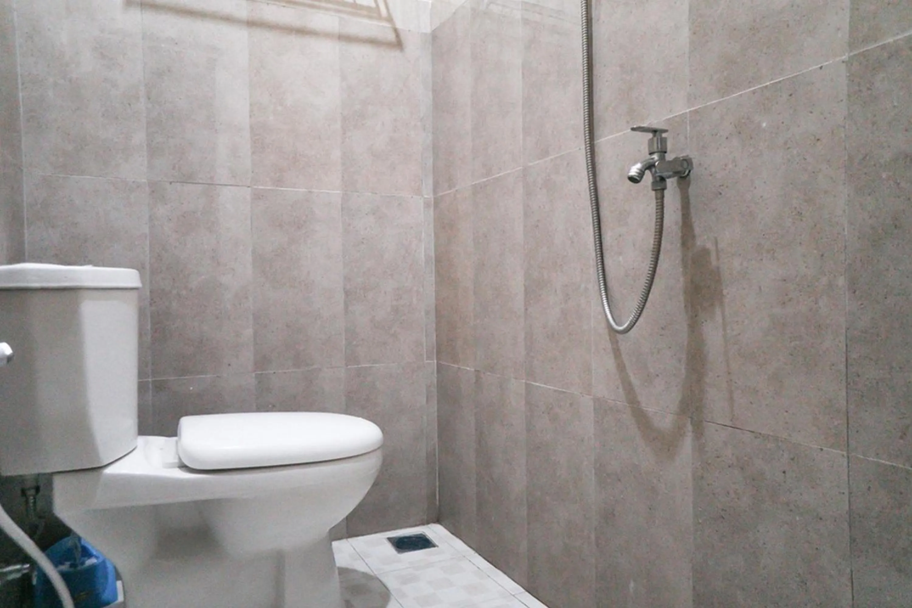 Bathroom in RedDoorz Syariah near Exit Tol Malang